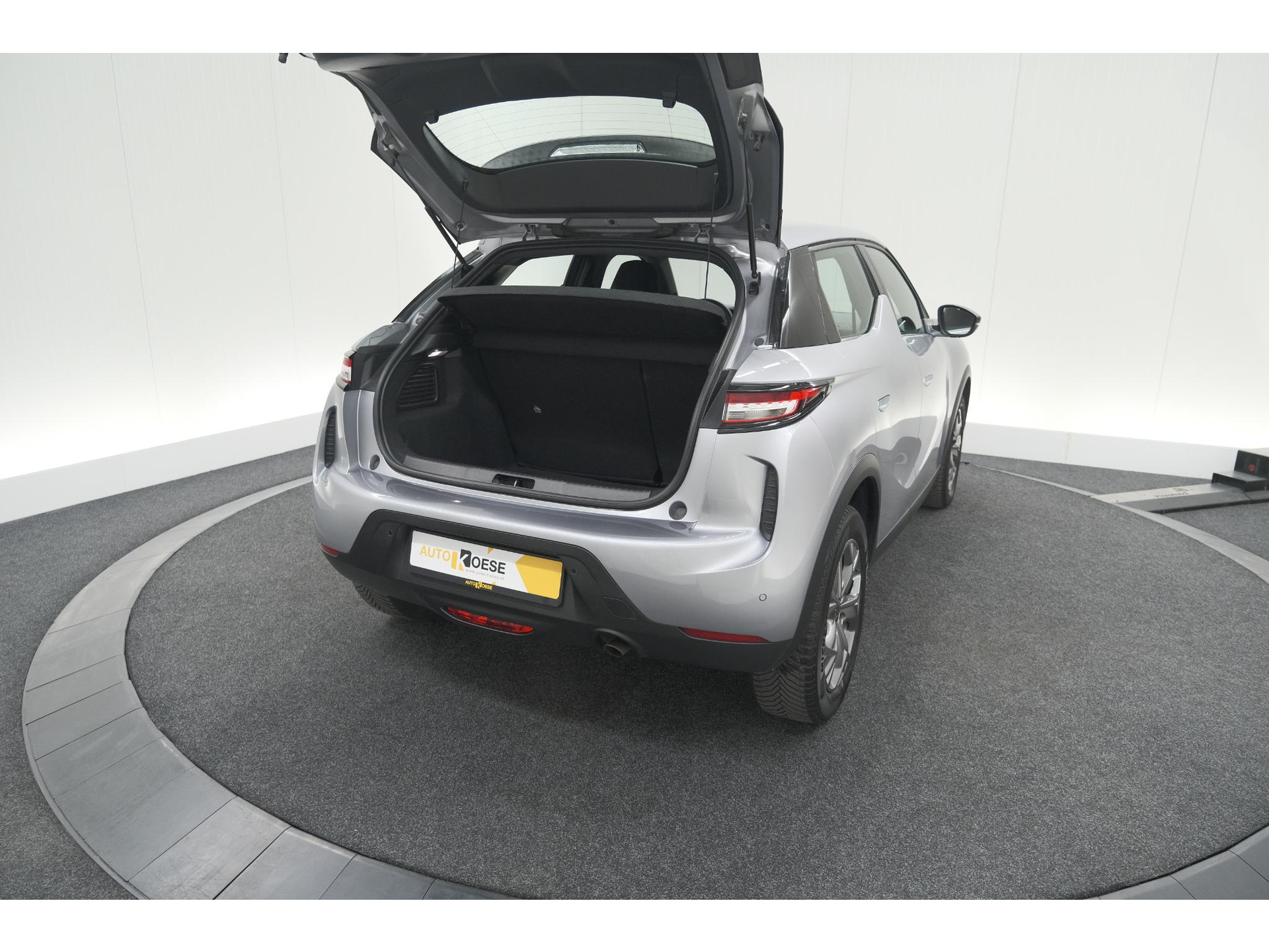 DS 3 Crossback PureTech 100 Montmartre | Parkeersensoren | Apple Carplay | Allseason Banden | Navigatie | Climate Control