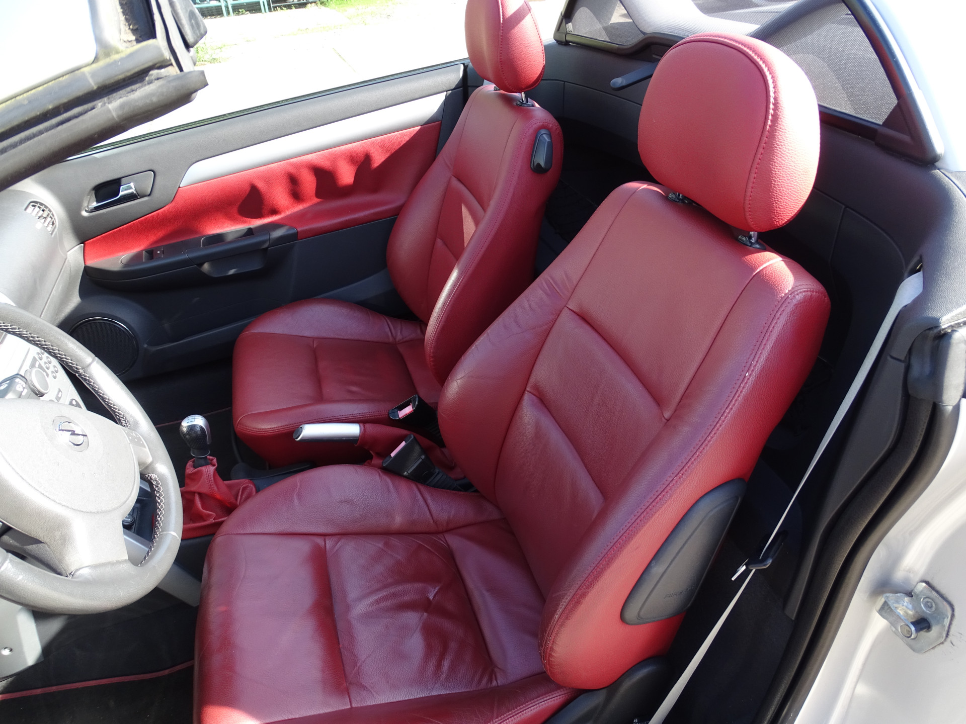 Opel Tigra TwinTop hardtop cabriolet 1.4-16V Temptation