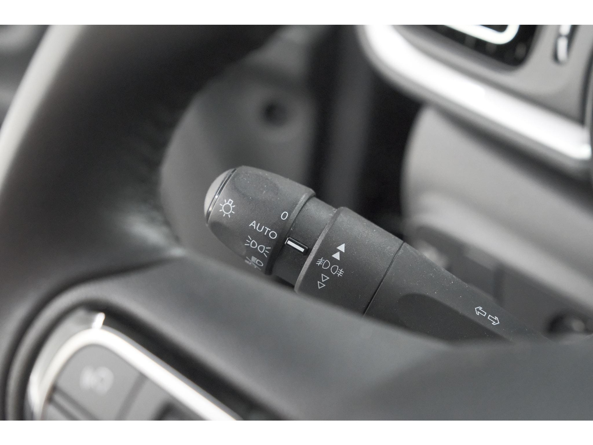 Citroen C3 PureTech 110 EAT6 Business | Trekhaak | Camera | Dodehoekdetectie | Navigatie | Climate Control