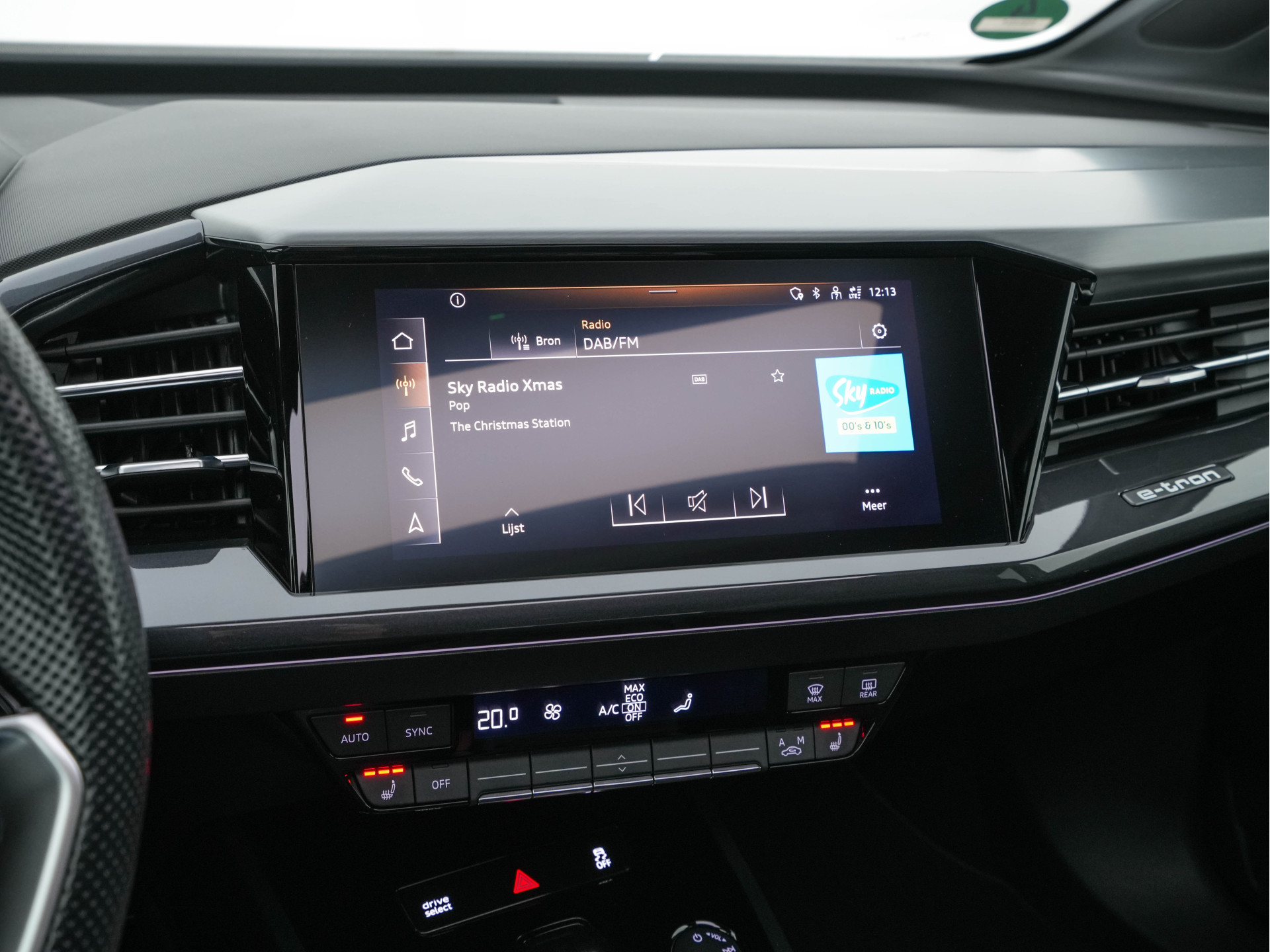 Audi Q4 e-tron 40 S-Line Competition Launch edition 77 kWh [ 3-Fase ] {SOH-87%} (INCL-BTW) *HEAT-PUMP | PANO | LEATHER-FABRIC | MATRIX-LED | ADAPTIVE-CRUISE | HEATED-SPORTSEATS | AMBIENT-LIGHT | DIGI-COCKPIT | CAMERA | KEYLESS | NAVI-FULLMAP | ...