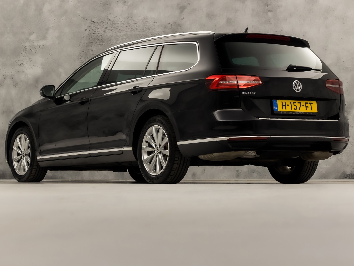 Volkswagen Passat Variant 1.5 TSI Highline Sportline 150Pk Automaat (VIRTUAL COCKPIT, APPLE CARPLAY, GROOT NAVI, CAMERA, LEDER/ALCANTARA, GETINT GLAS, KEYLESS, NIEUWSTAAT)
