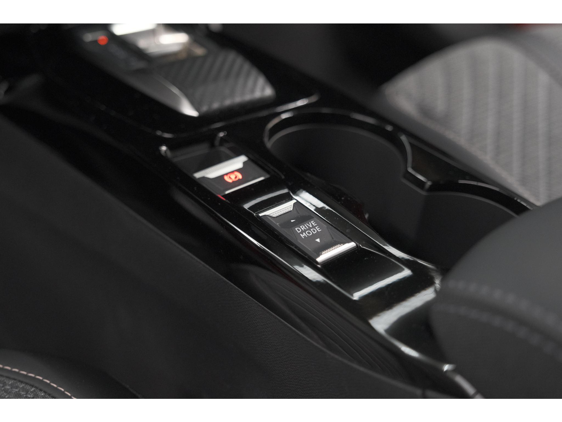 Peugeot 2008 Hybrid 145 e-DCS Allure | 360 Camera | Adaptieve Cruise Control | Navigatie | Dodehoekdetectie