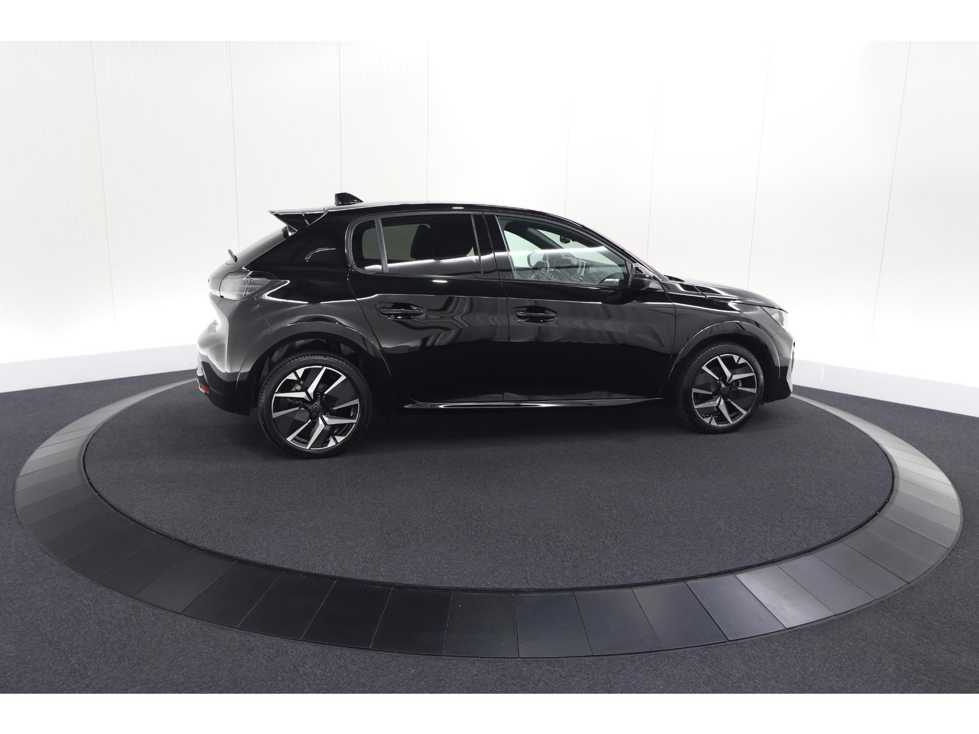 Peugeot 208 1.2 Hybrid 145 e-DCS6 GT | Alcantara Pakket | Camera | Apple Carplay | Stoelverwarming