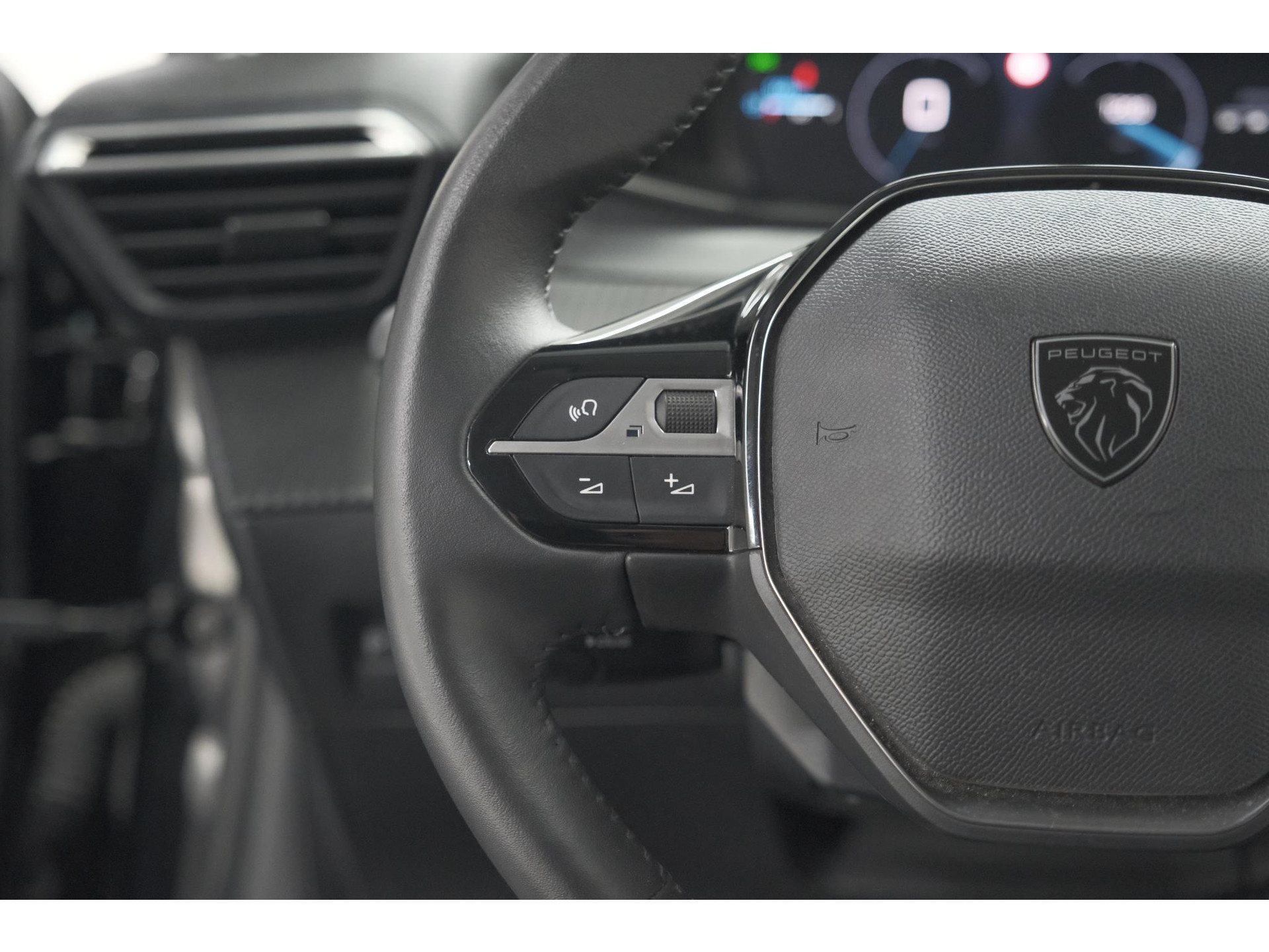 Peugeot 208 PureTech 100 Allure | Parkeersensoren | Navigatie | Apple Carplay