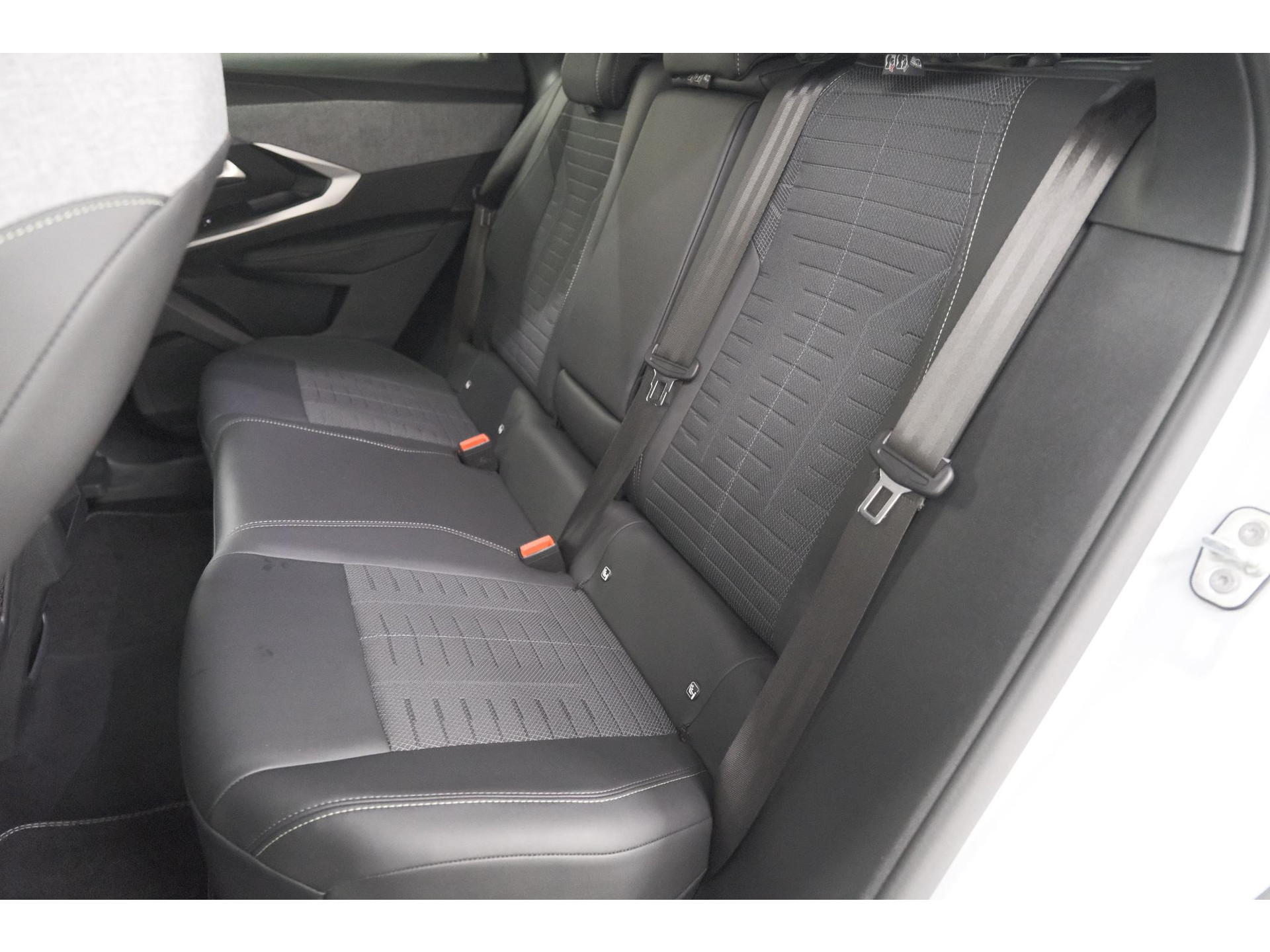 Peugeot 3008 1.2 Hybrid 136 GT | Elektrische Kofferklep | Camera | Adaptieve Cruise Control | Apple CarPlay