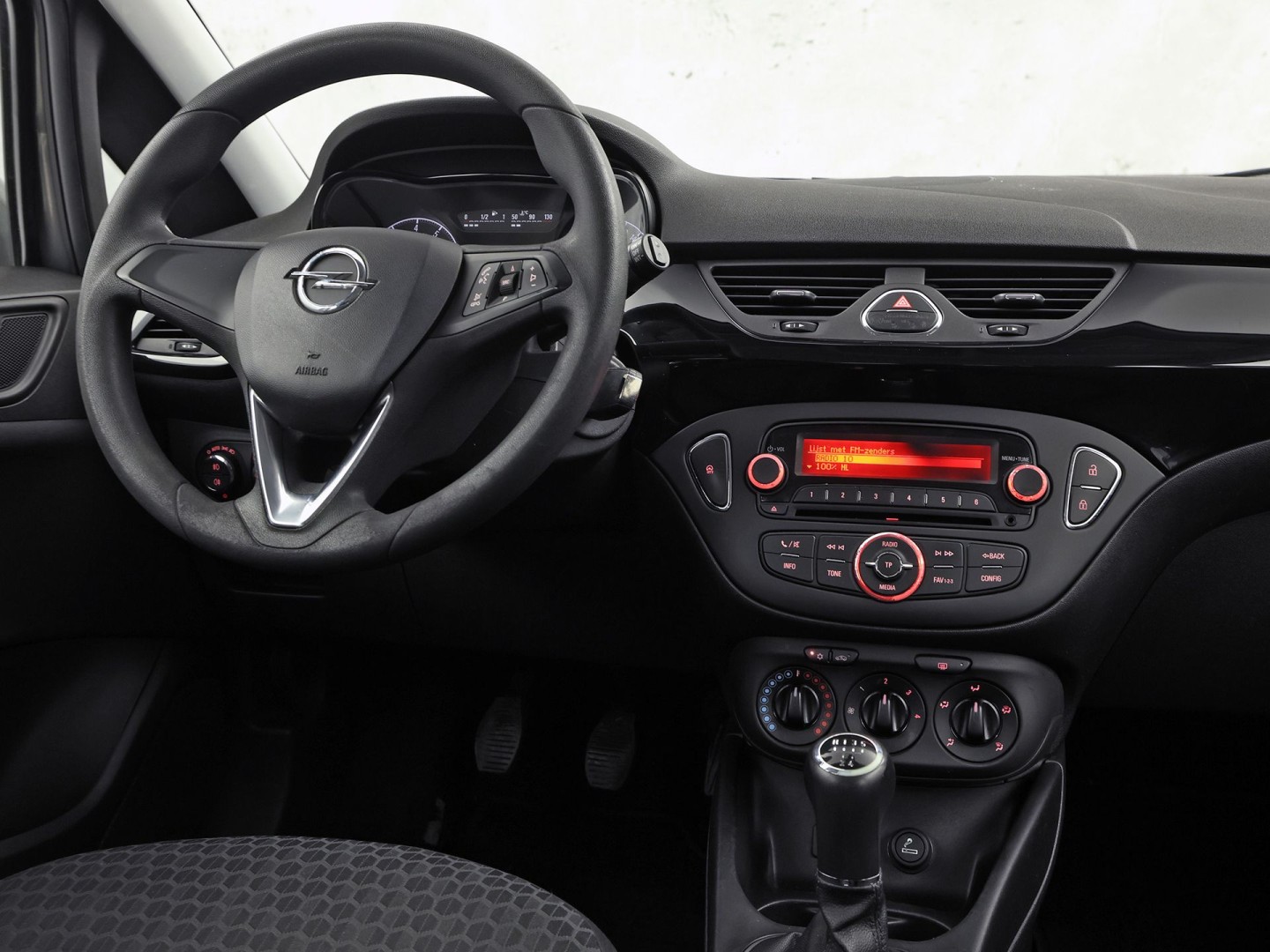 Opel Corsa 1.4 Color Edition (5 DEURS, AIRCO, SPORTSTOELEN, CRUISE, ELEK RAMEN, NIEUWE APK, NIEUWSTAAT)