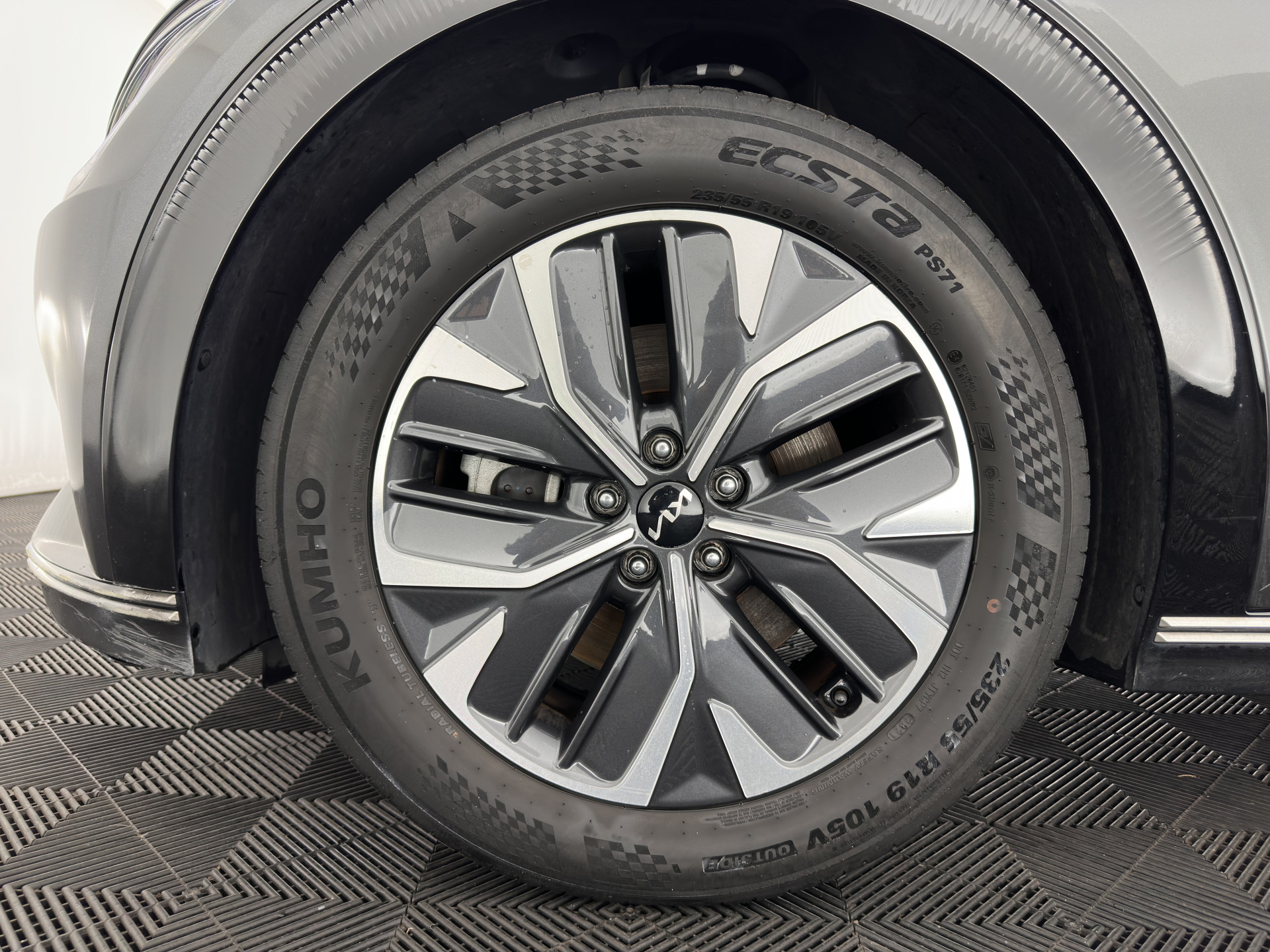 Kia EV6 Plus 77.4 kWh [ 3-Fase ] SOH100% (INCL-BTW) Aut. *LEATHER | ADAPTIVE-CRUISE | DIGI-COCKPIT | MERIDIAN-AUDIO | MEMORY-PACK | FULL-LED | KEYLESS | CAMERA | DAB | BLIND-SPOT | NAVI-FULLMAP | PRIVACY-GLASS | AMBIENT-LIGH