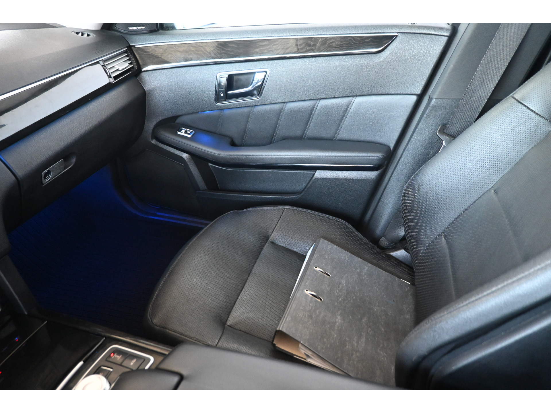 Mercedes-Benz E-klasse 500 Elegance V8 Automaat Clima Panoramadak Trekhaak PDC Stoelverwarming Cruise control Goed Onderhouden! Inruil Mogelijk!