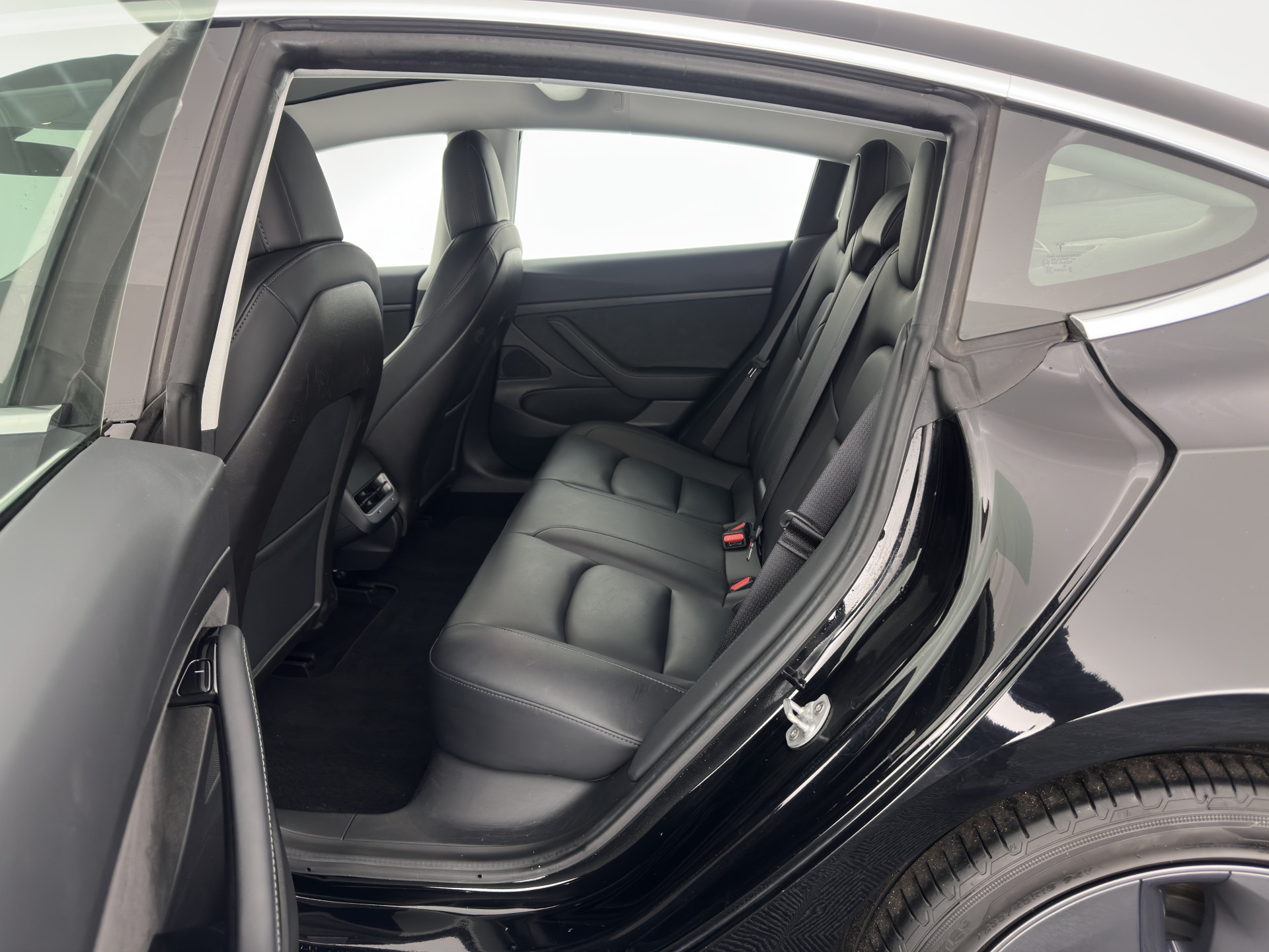 Tesla Model 3 Standard RWD Plus 60 kWh [ 3-Fase ] {SOH-86%} (INCL-BTW) Aut. *PANO | AUTO-PILOT | LEATHER | KEYLESS | FULL-LED | MEMORY-PACK | SURROUND-VIEW | DAB | CARPLAY | DIGI-COCKPIT | LANE-ASSIST | COMFORT-SEATS | 18"ALU*