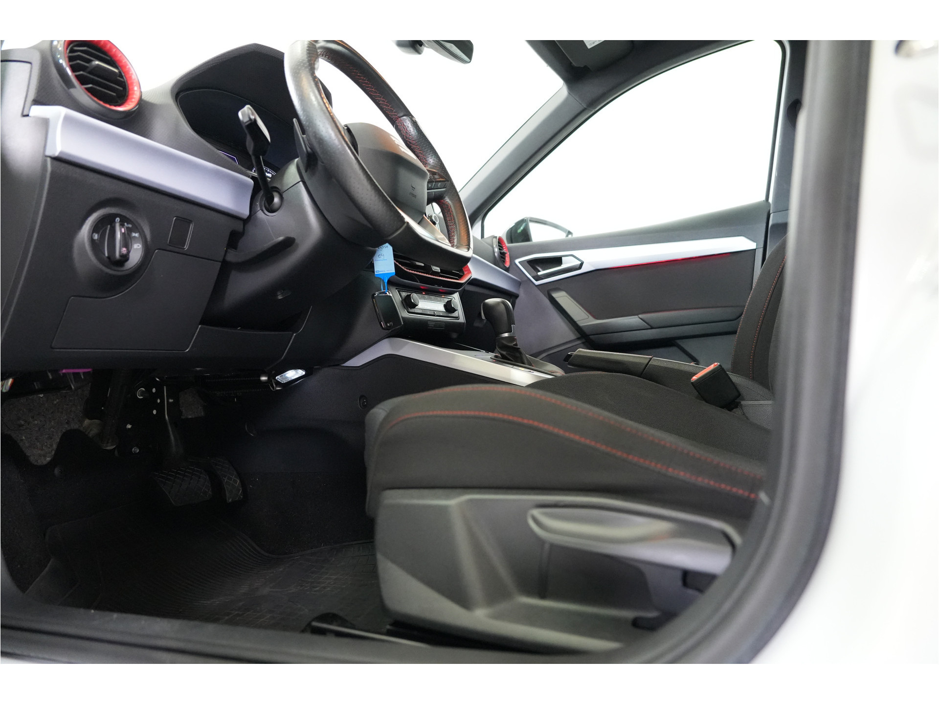 SEAT Arona 1.5 TSI EVO FR Business Intense | 150 pk | Camera | Stl. verw. | Adaptive Cruise |