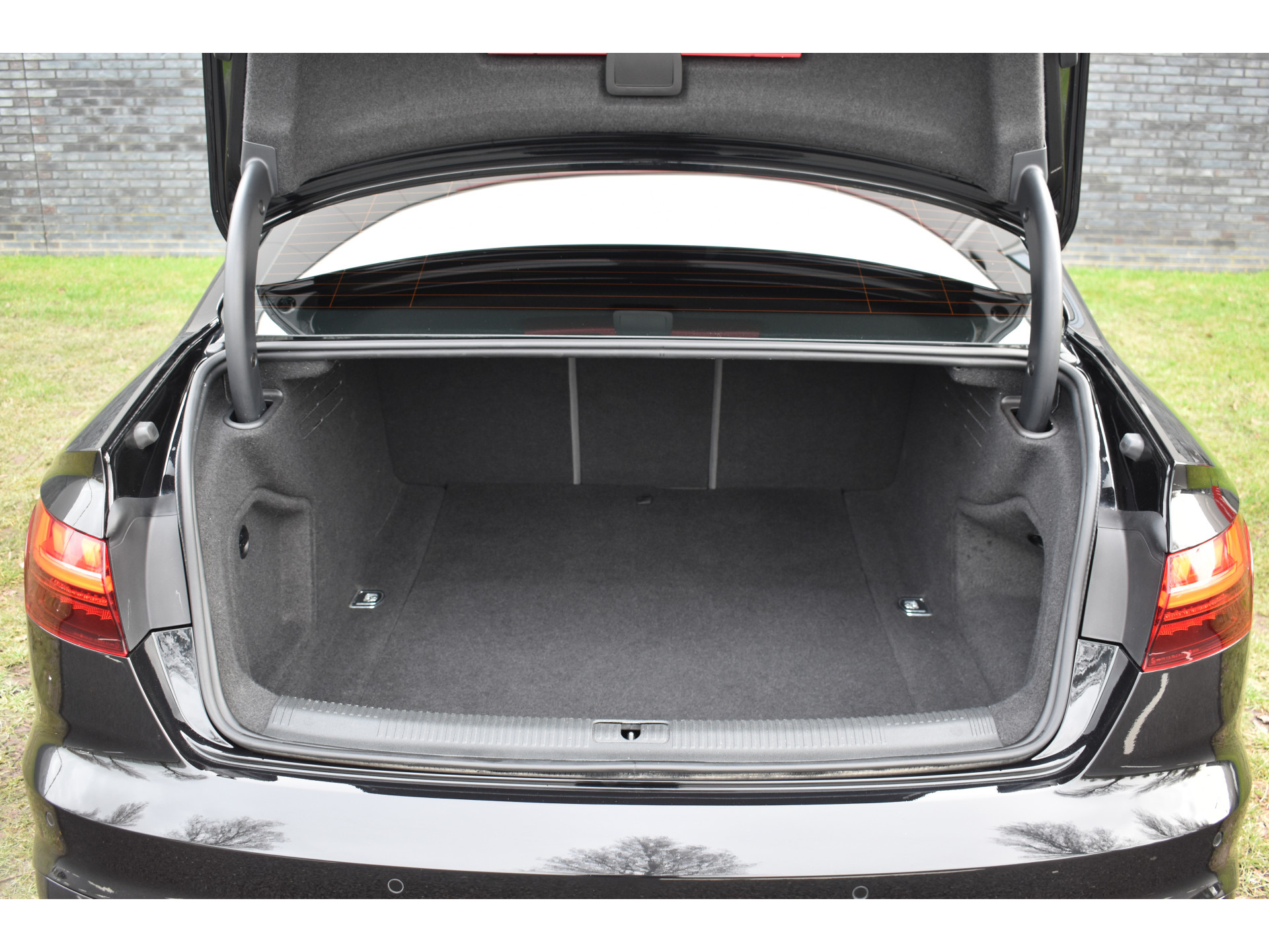 Audi A4 Limousine 35 TFSI S-line 2.0 Mild Hybrid S-line black-line Automaat Leder interieur