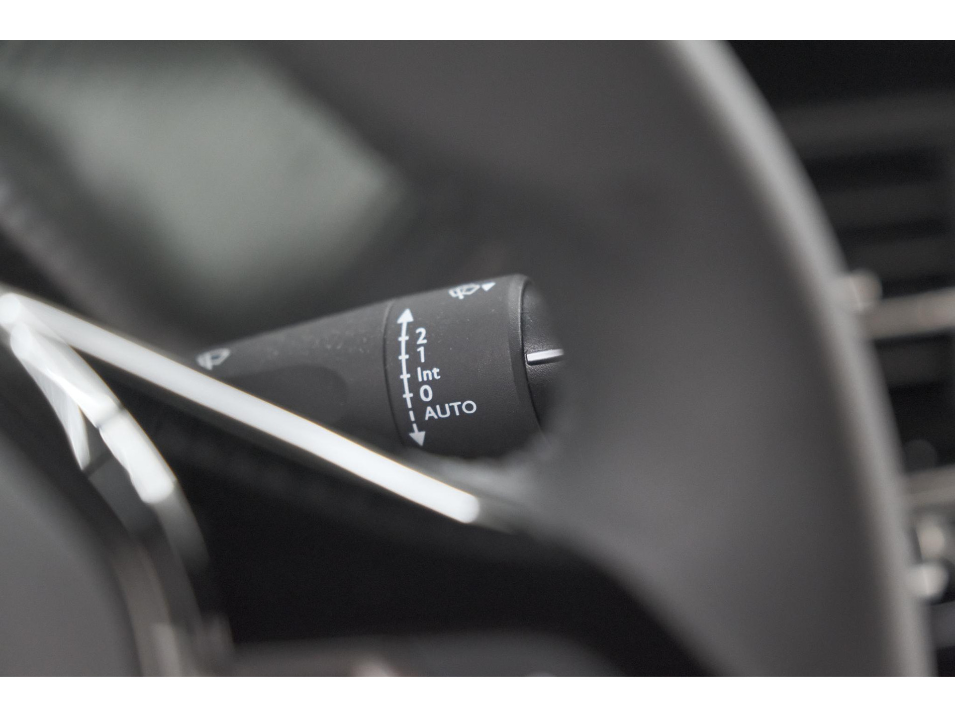 Peugeot 2008 PureTech 100 Allure | Apple Carplay | Parkeersensoren | Climate control