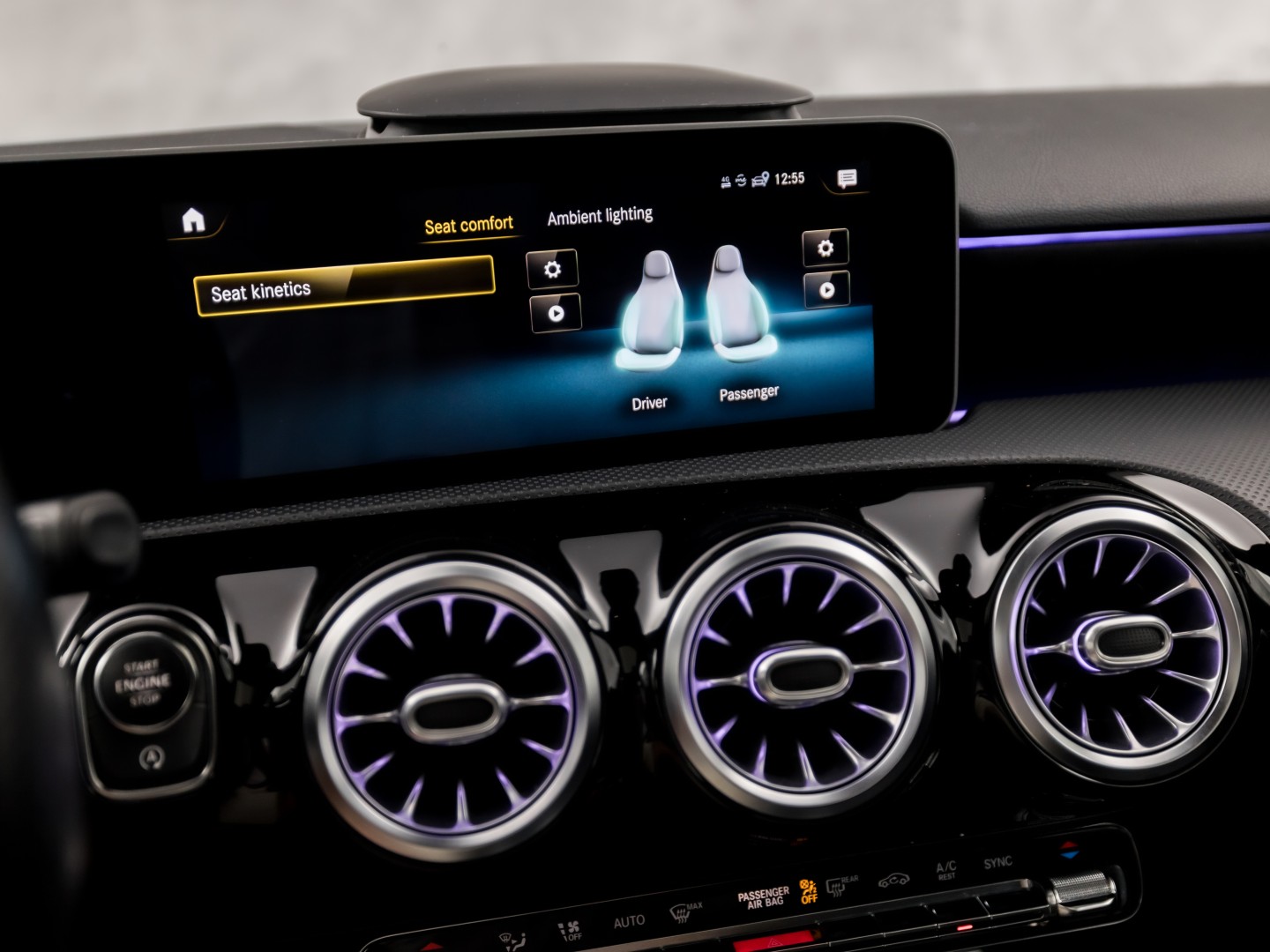 Mercedes-Benz A-Klasse 250 AMG Sport 224Pk Automaat (PANORAMADAK, MEMORY SEATS, 360 CAMERA, BURMESTER, GROOT NAVI, SFEERVERLICHTING, WIDESCREEN, ADAPTIVE CRUISE, NIEUWSTAAT)