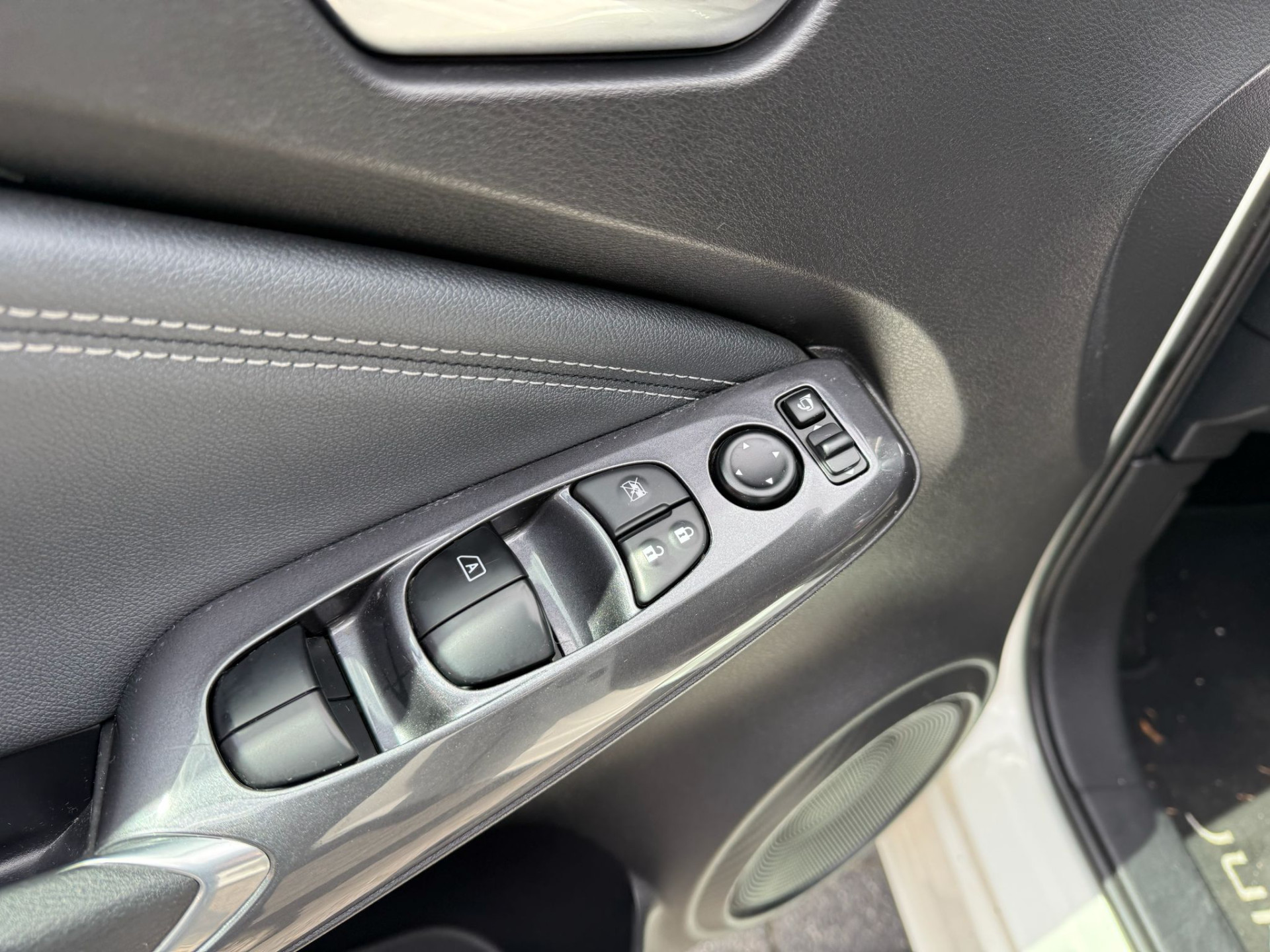 Nissan Juke 1.0 DIG-T N-Connecta | 2E EIGENAAR | 3/6/12MND GARANTIE | 19INCH | NAVI | LED | CARPLAY | CRUISE |