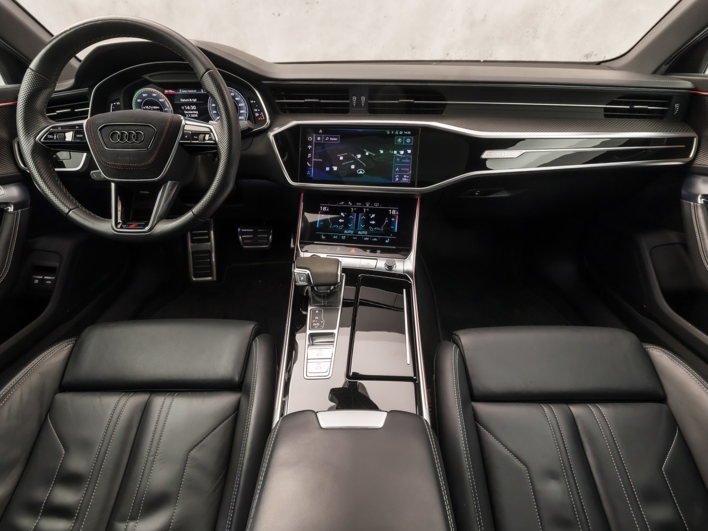 Audi A6 55 TFSI e Quattro S-Line Competition 367Pk Automaat (PANORAMADAK, CARBON PACK, BANG&OLUFSEN, APPLE CARPLAY, CAMERA, MEMORY SEATS, GETINT GLAS, HEAD-UP DISPLAY, ADAPTIVE CRUISE, SFEERVERLICHTING, NIEUWSTAAT)