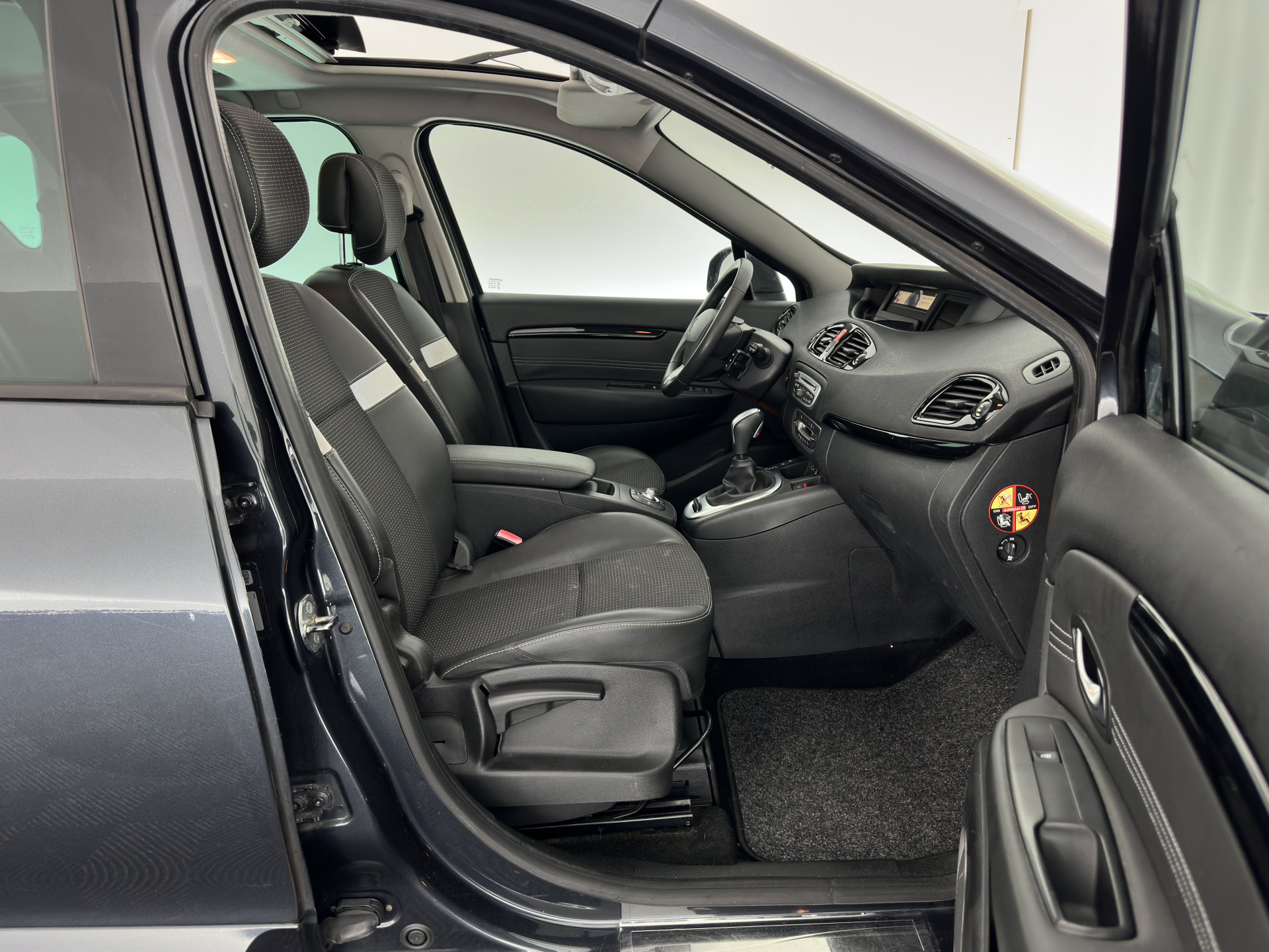 Renault Scénic 2.0 Aut. *PANO | LEATHER-FABRIC | NAVI-FULLMAP | KEYLESS | ECC | DIGIT-COCKPIT | PDC | CRUISE | TOWBAR |  17''ALU*