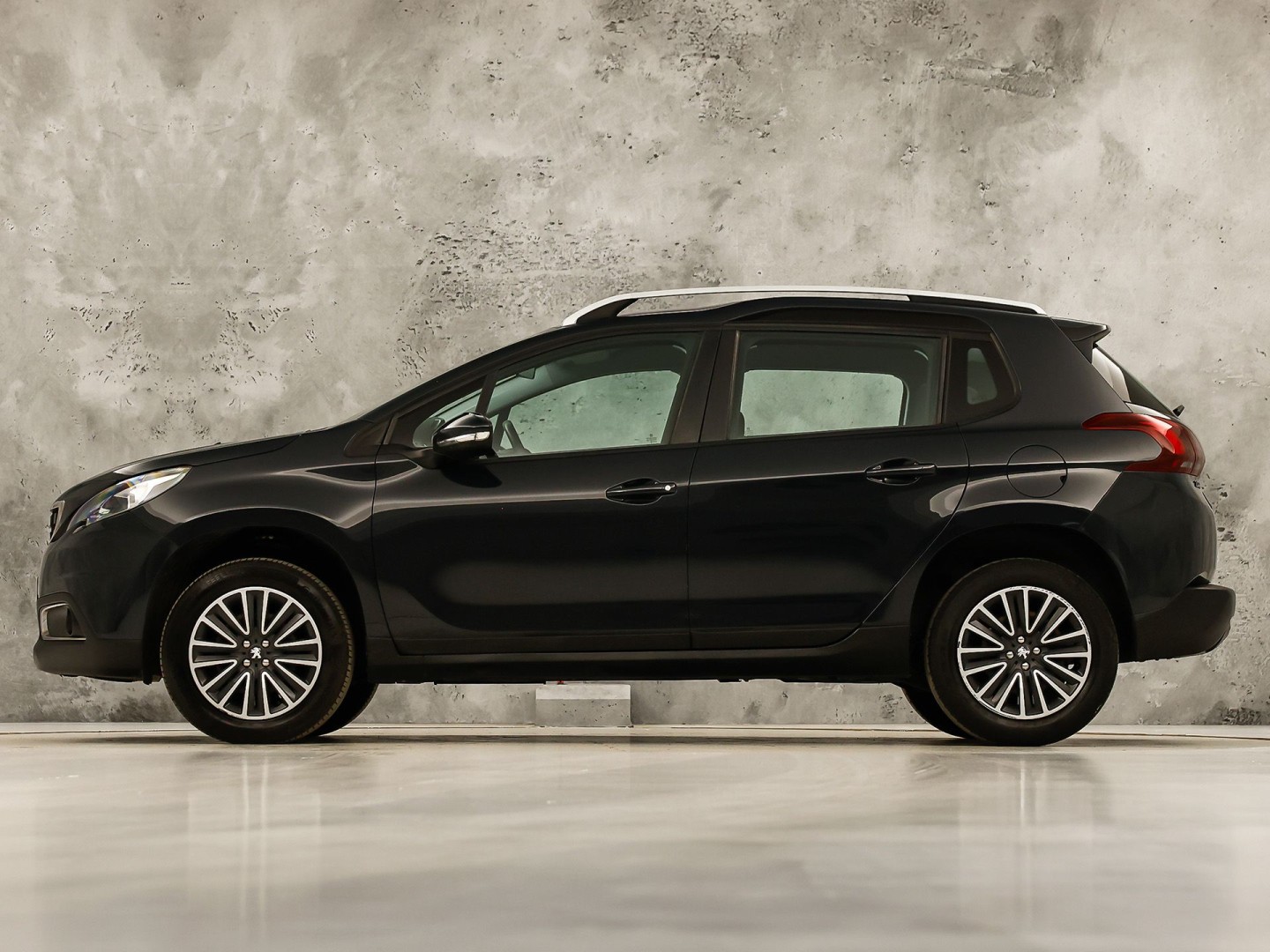 Peugeot 2008 1.2 PureTech Sport (SCHERM, CRUISE, SPORTSTOELEN, NIEUWE APK, NIEUWSTAAT)
