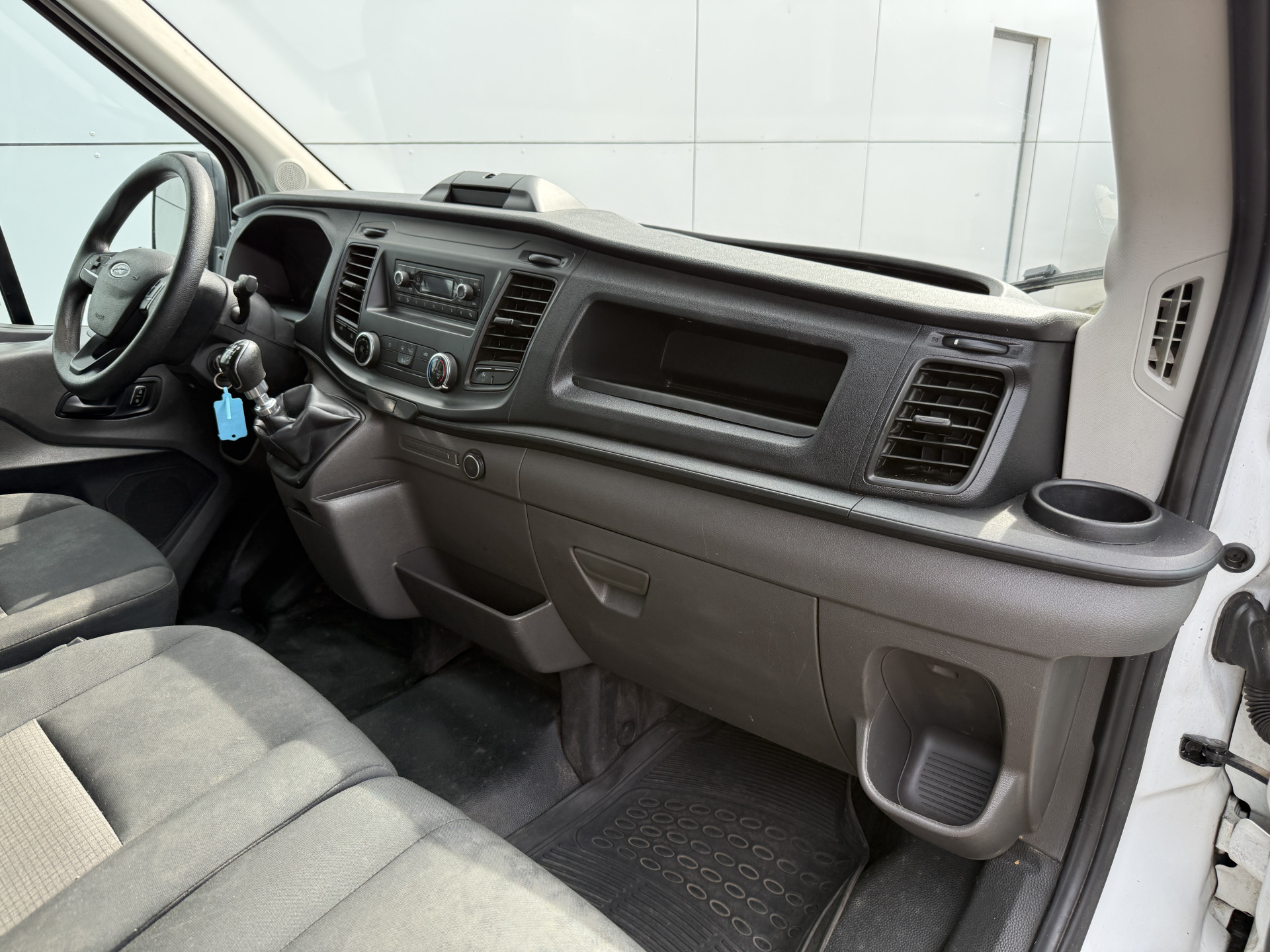 Ford Transit DC 2.0 TDCI L3H2 130PK 6-persoons Dubbele cabine L3H2 Trekhaak Parkeersensoren voor