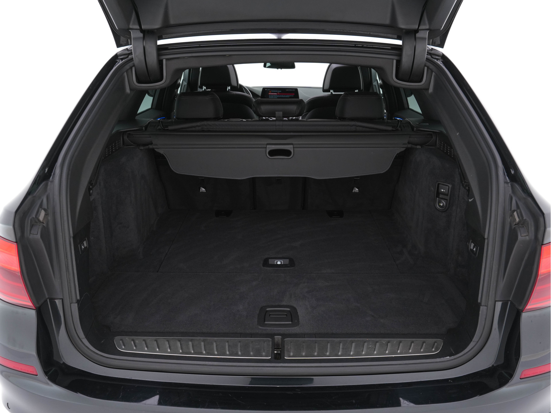 BMW 5-serie Touring 530d Sportline High Executive Aut. *PANO | LEATHER | FULL-LED | MEMORY-PACK | TOP-VIEW | HEATED-COMFORTSEATS | NAVI-FULLMAP | PRIVACY-GLASS | AMBIENT-LIGHT | ECC | CARPLAY | PDC | TOWBAR | SHIFT-PADDLES | 20"ALU*