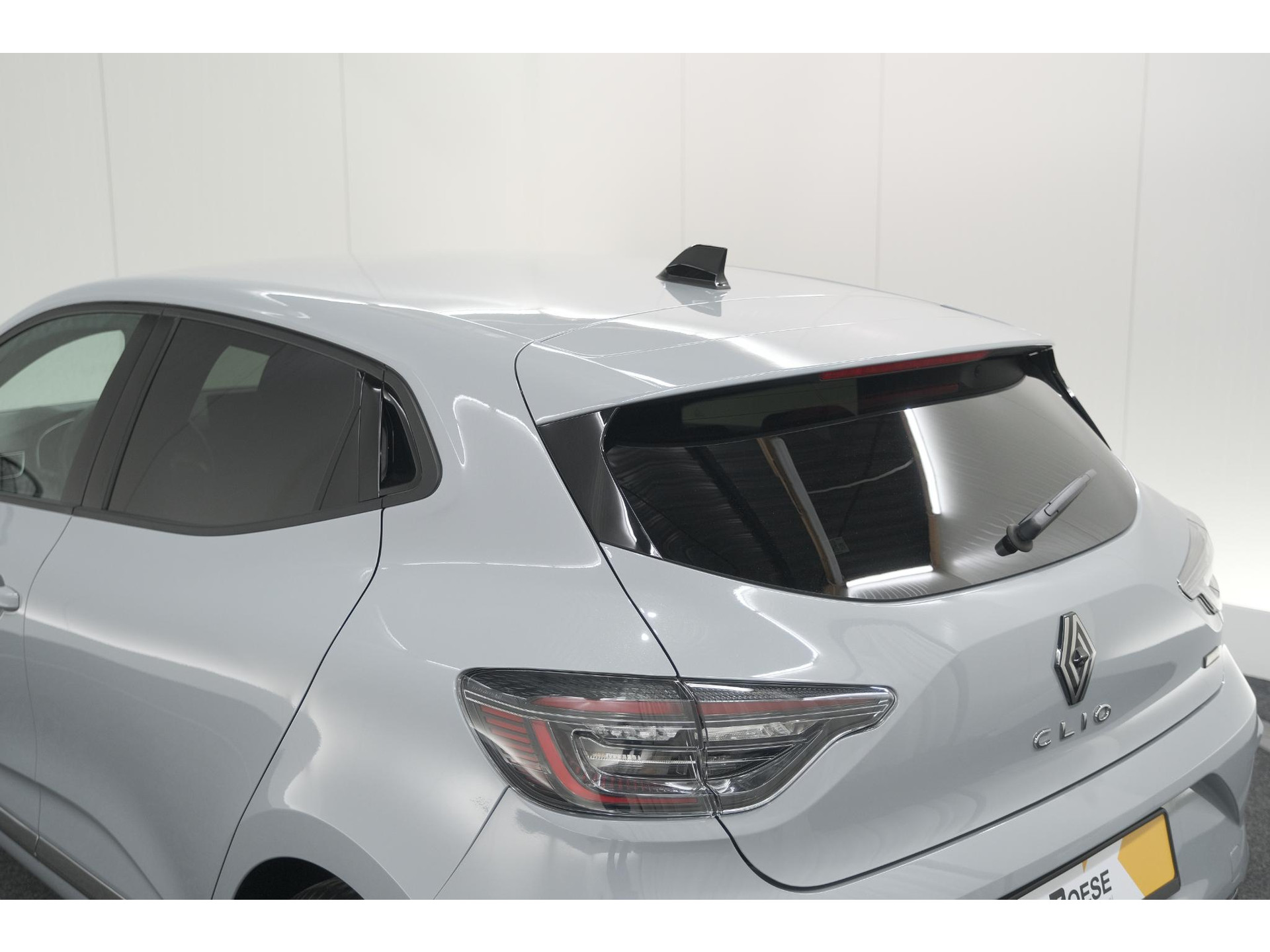 Renault Clio 1.6 E-Tech Full Hybrid 145 techno | 360 Camera | Adaptieve Cruise Control | Dodehoekdetectie | 9.3 Inch Groot Scherm