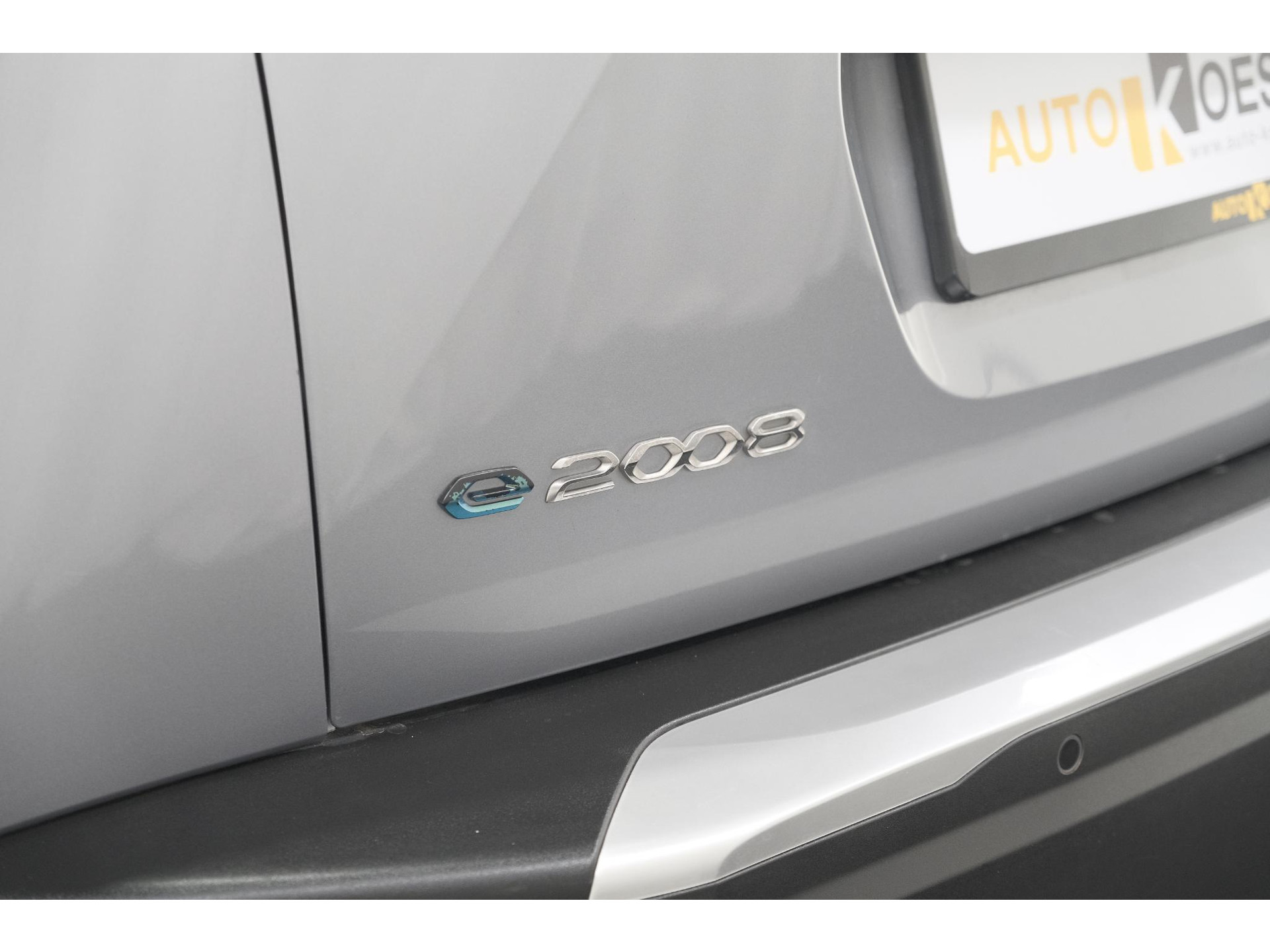 Peugeot e-2008 EV Allure 50 kWh | SOH=96.7 % | 3 Fase Laadfunctie | Camera | Navigatie | Parkeersensoren | Apple Carplay