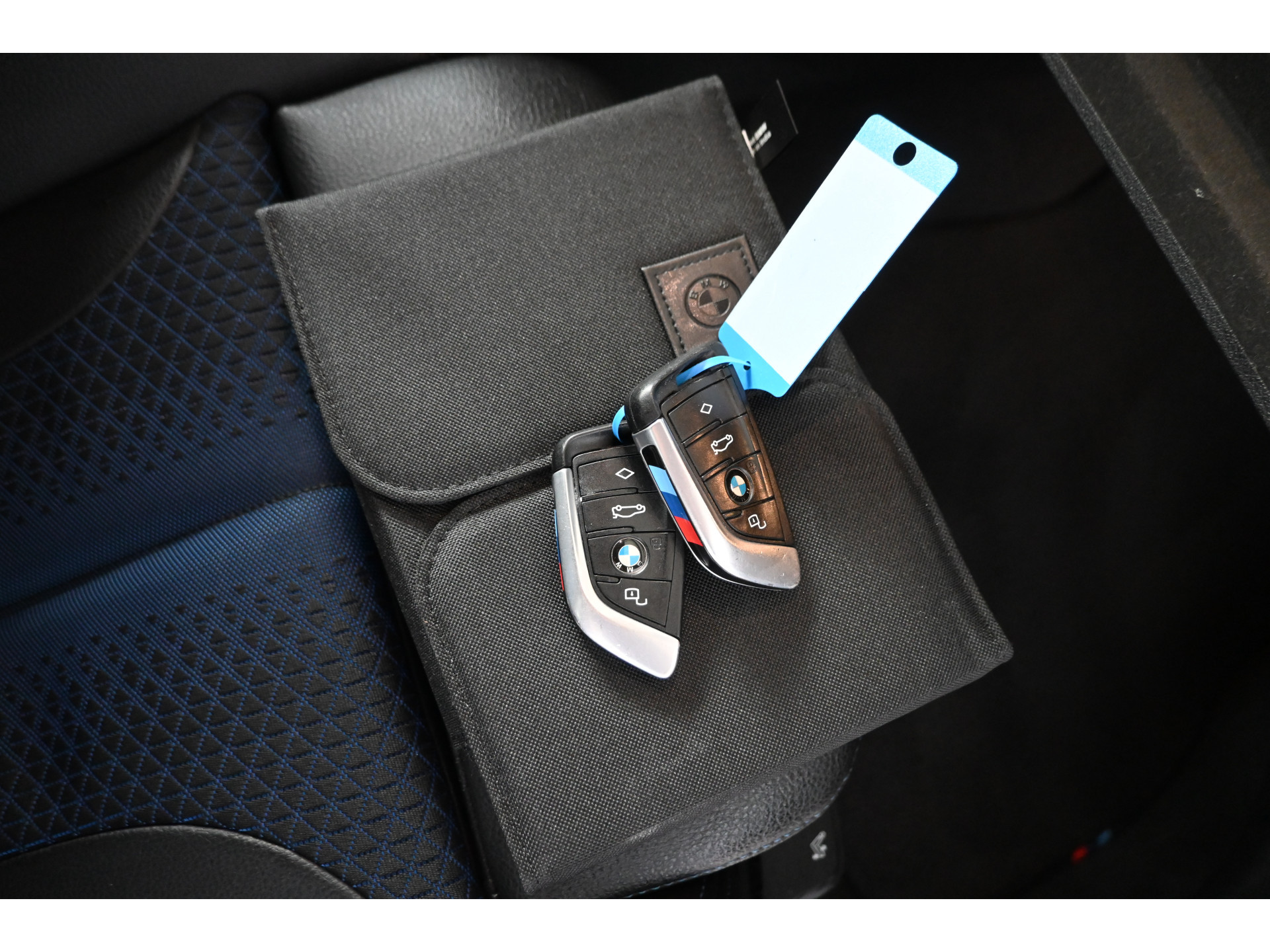BMW 1-serie 118i High Executive Aut M Sport Navigatie Carplay Dealer Onderhouden! Inruil Mogelijk!