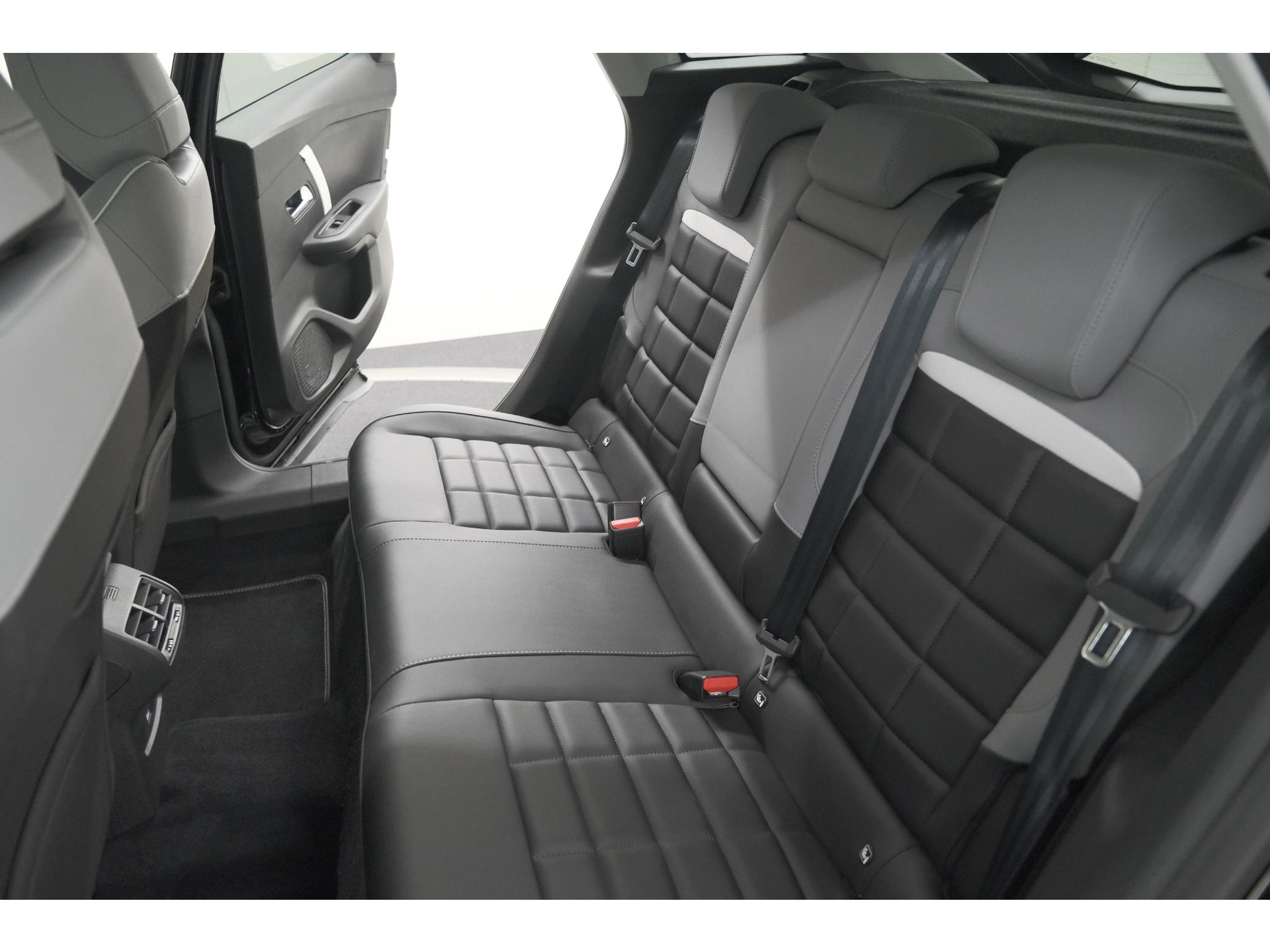 Citroen C4 1.2 Hybrid 145pk Max | 360 Camera | Adaptieve Cruise Control | Navigatie | Apple Carplay