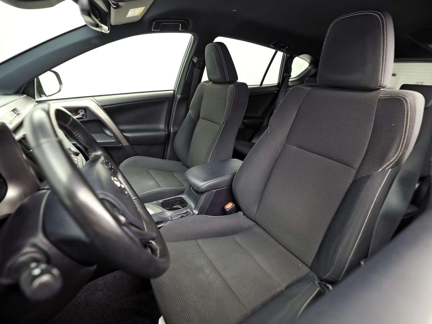 Toyota RAV4 2.5 Hybrid Energy 197Pk Automaat (BLACK PACK, NAVIGATIE, CAMERA, GETINT GLAS, SPORTSTOELEN, KEYLESS, ADAPTIVE CRUISE, NIEUWSTAAT)