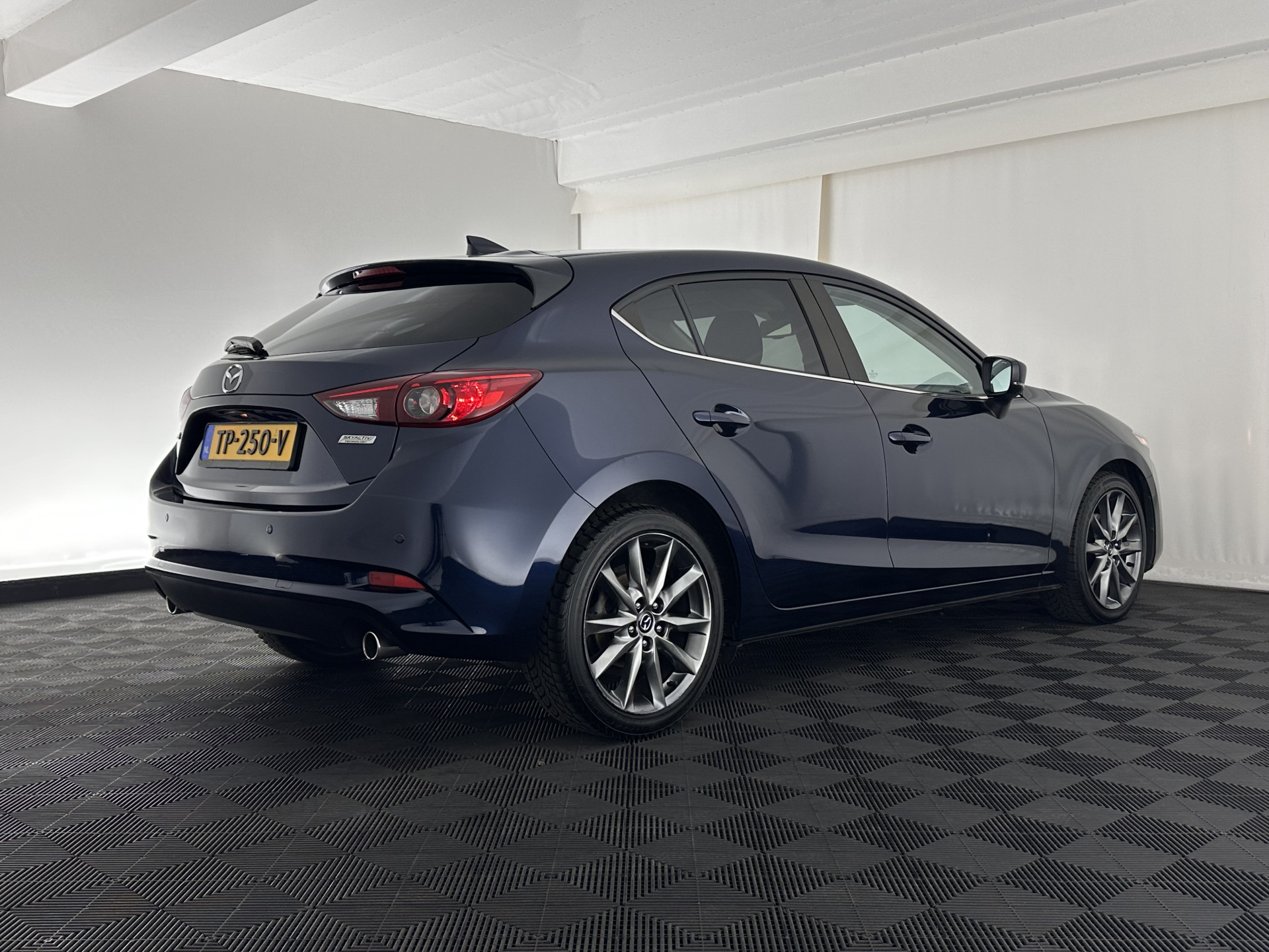 Mazda 3 2.2 SkyActiv-D 150 SkyLease *HEATED-COMFORTSEATS | NAVI-FULLMAP | DAB+ | PRIVACYGLASS | ECC | PDC | CRUISE | 18''ALU*