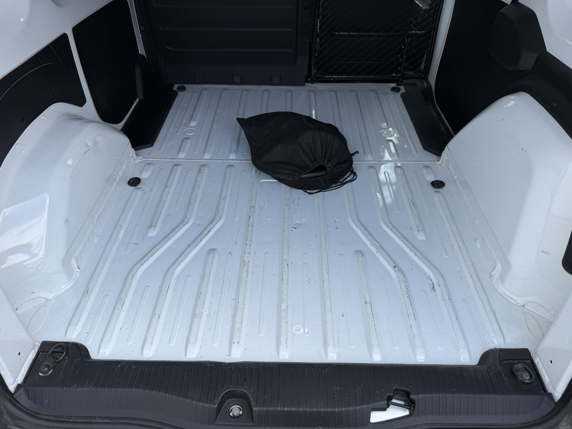Renault Kangoo E-Tech 45kWh 122PK L1 Elektrisch 300km WLTP 98.5% (SOH) Climate Control Cruise Control LED Parkeersensoren Achter