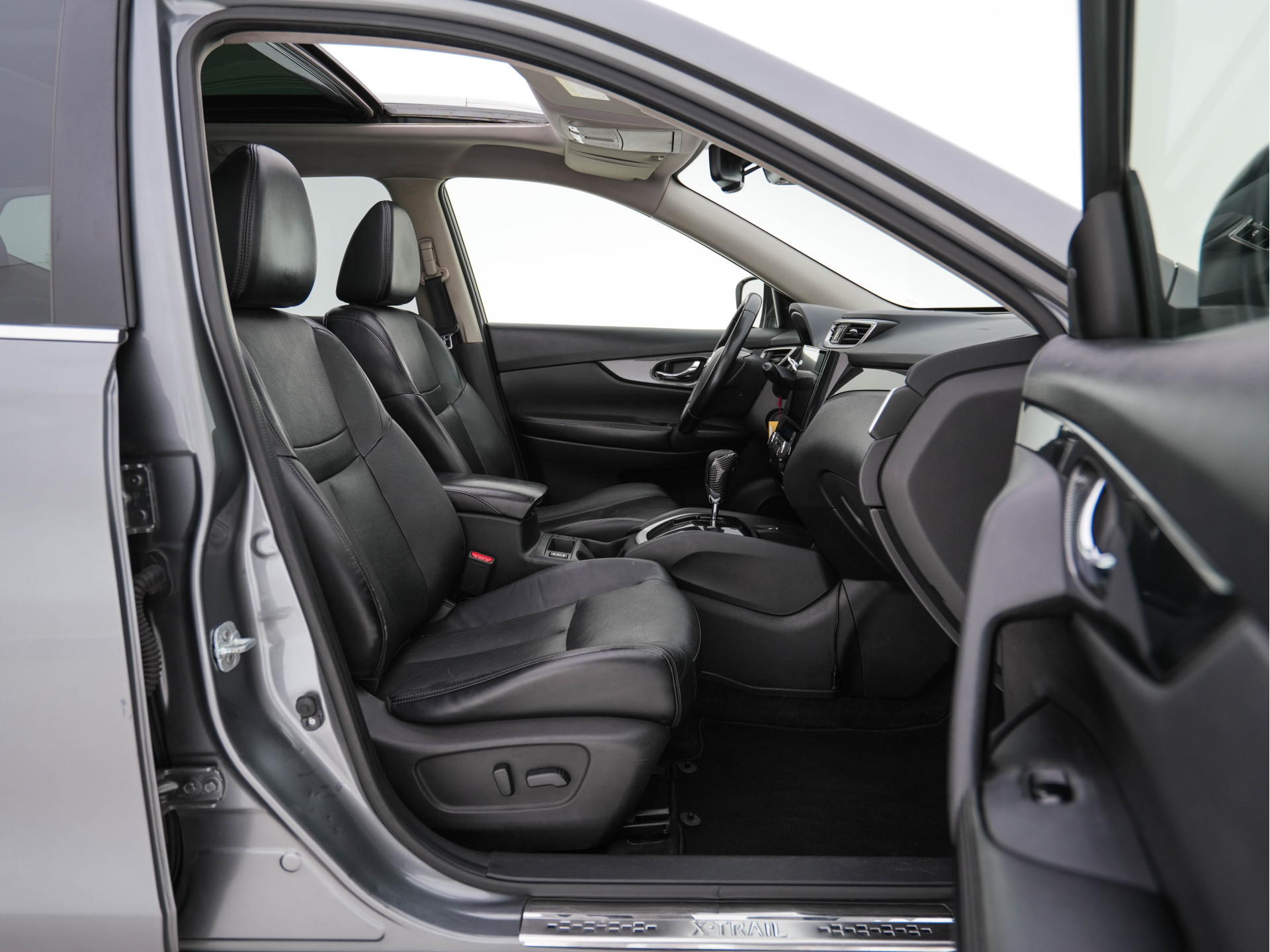 Nissan X-Trail 1.6 dCi Tekna (INCL-BTW) Aut. *PANO | LEATHER | FULL-LED | TOP-VIEW | JBL-AUDIO | BLINDSPOT | KEYLESS | HEATED-COMFORTSEATS | NAVI-FULLMAP | CARPLAY | PRIVACY-GLASS | 19''ALU*