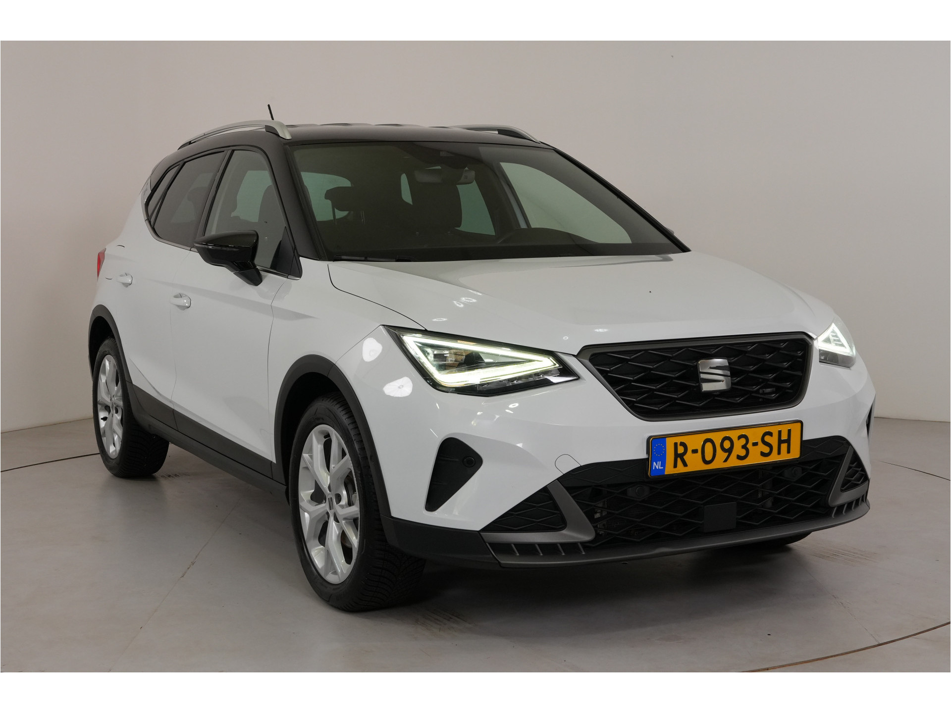 SEAT Arona 1.5 TSI EVO FR Business Intense | 150 pk | Camera | Stl. verw. | Adaptive Cruise |
