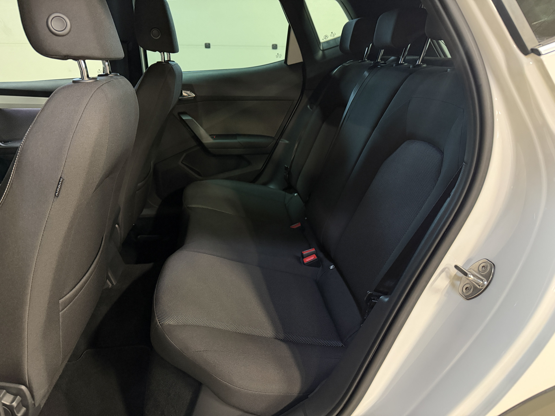 SEAT Arona 1.0 TSI Xcellence Business Intense | Camera | Sfeerverlichting | Stoelverwarming | Adaptive cruise | Carplay