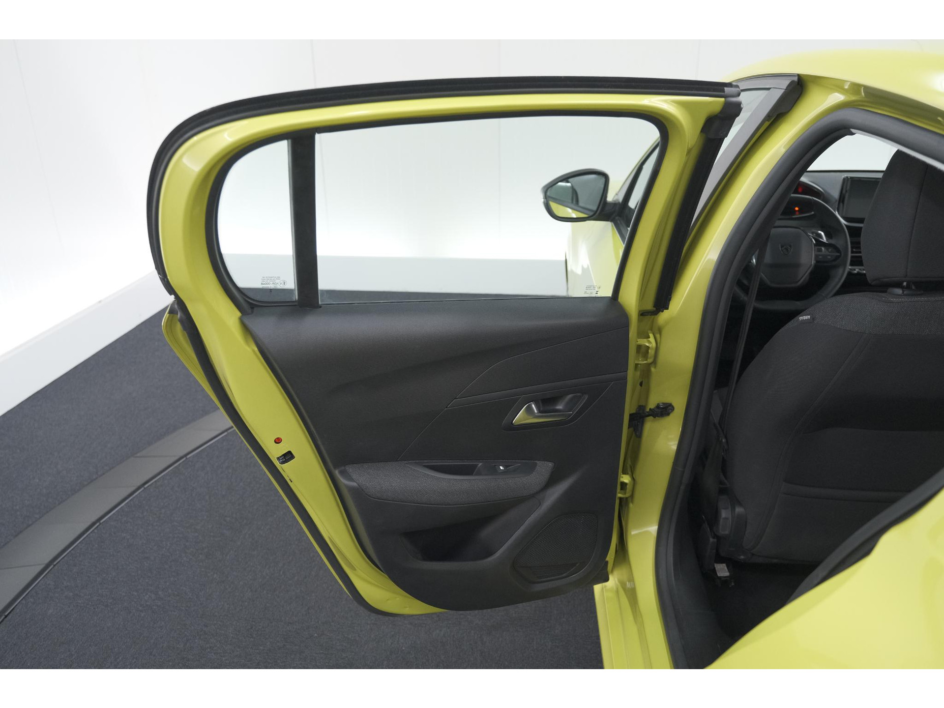 Peugeot 208 1.2 Hybrid 110 e-DCS6 Style | Parkeersensoren | Apple Carplay | Cruise Control | Airco