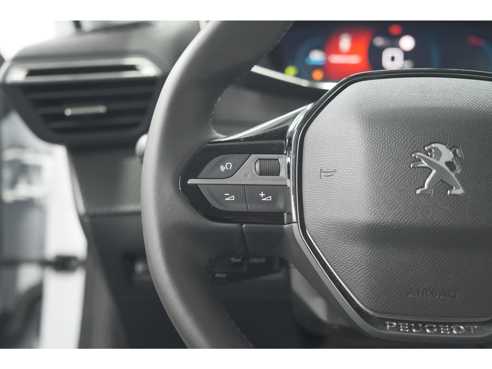 Peugeot 208 PureTech 100 Allure | Adaptieve Cruise Control | Camera | Apple Carplay