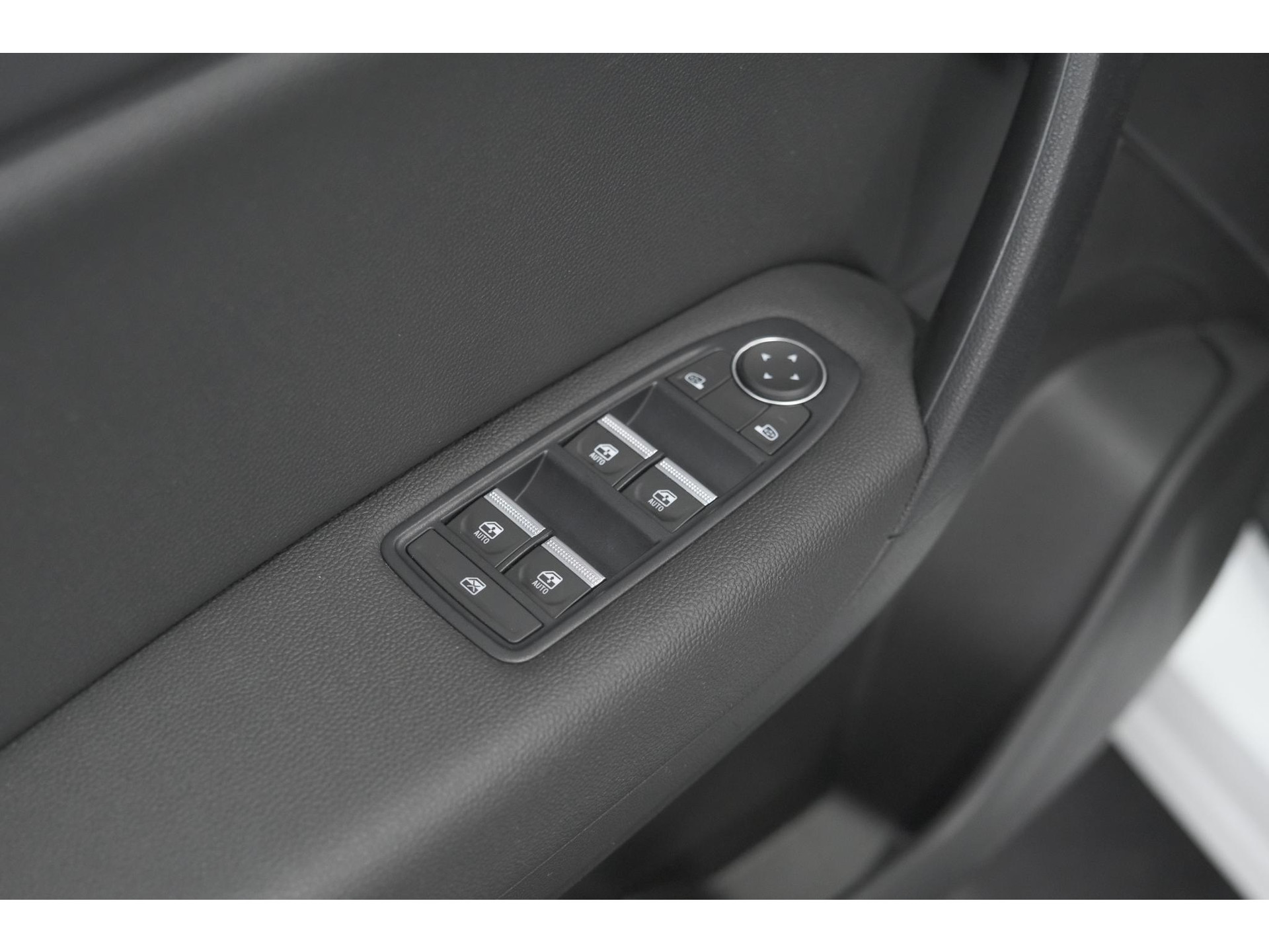 Renault Captur 1.6 E-Tech Hybrid 145 Intens | Trekhaak | Camera | Stoelverwarming | Navigatie