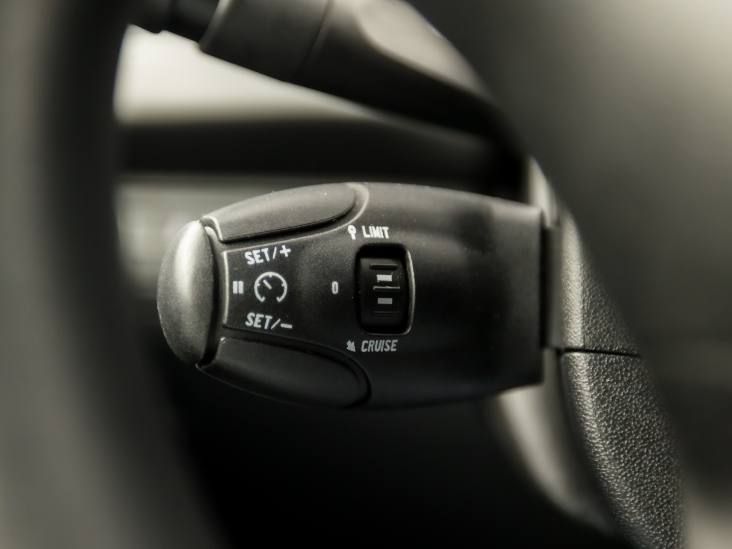 Peugeot 208 1.0 VTi Sport (SCHERM, BLUETOOTH, ELEK RAMEN, SPORTSTOELEN, CRUISE, NIEUWE APK, NIEUWSTAAT)