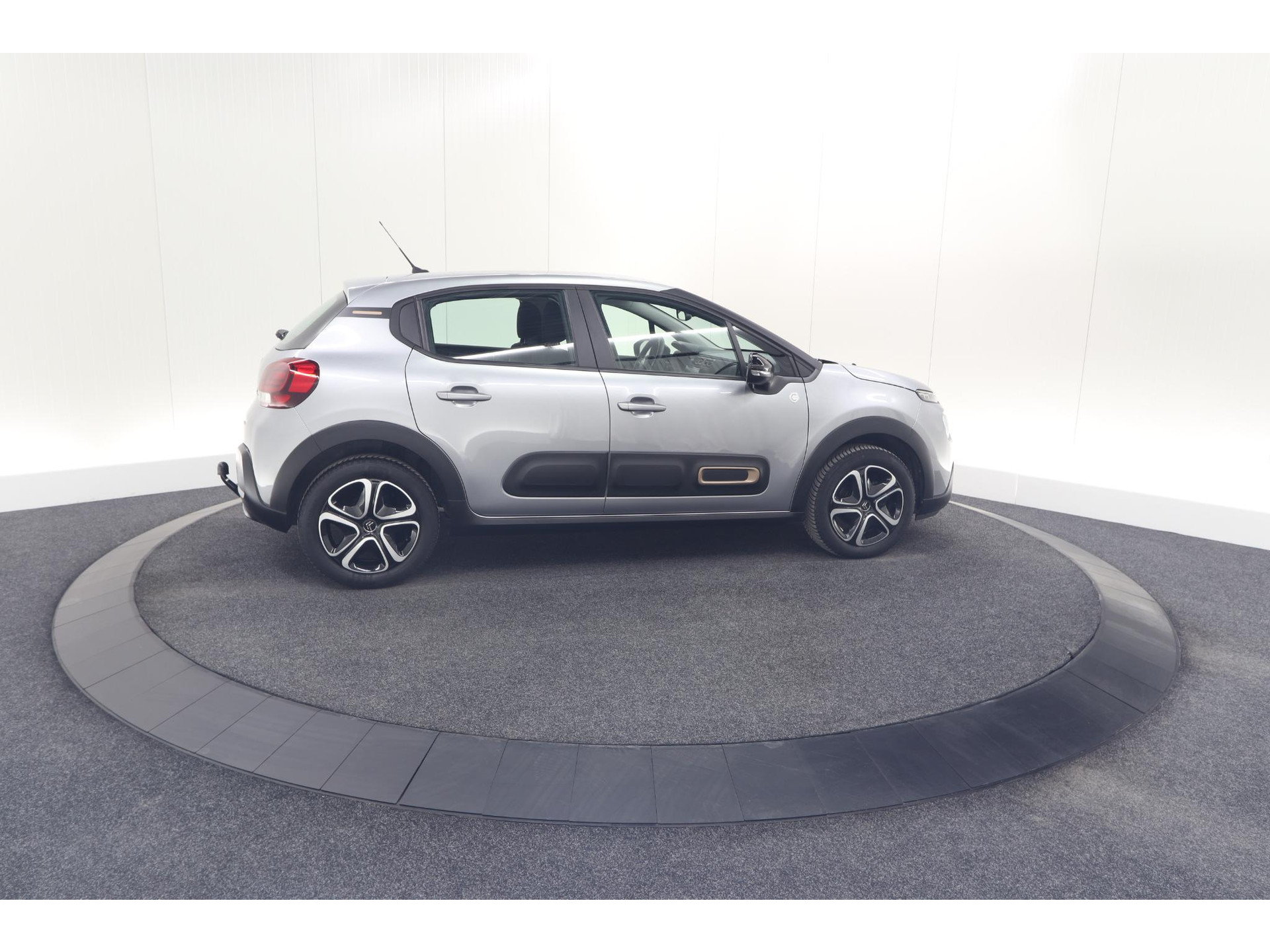 Citroen C3 PureTech 82 C-Series | Trekhaak | Stoelverwarming | Camera | Apple CarPlay