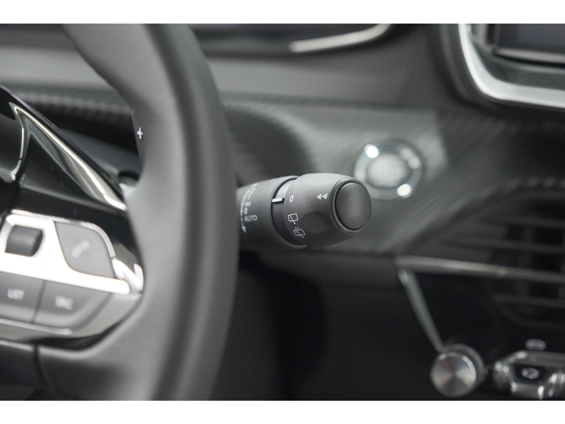 Peugeot 2008 1.2 Hybrid 145 Allure | 360 Camera | Adaptieve Cruise Control | Dodehoekdetectie | Apple Carplay