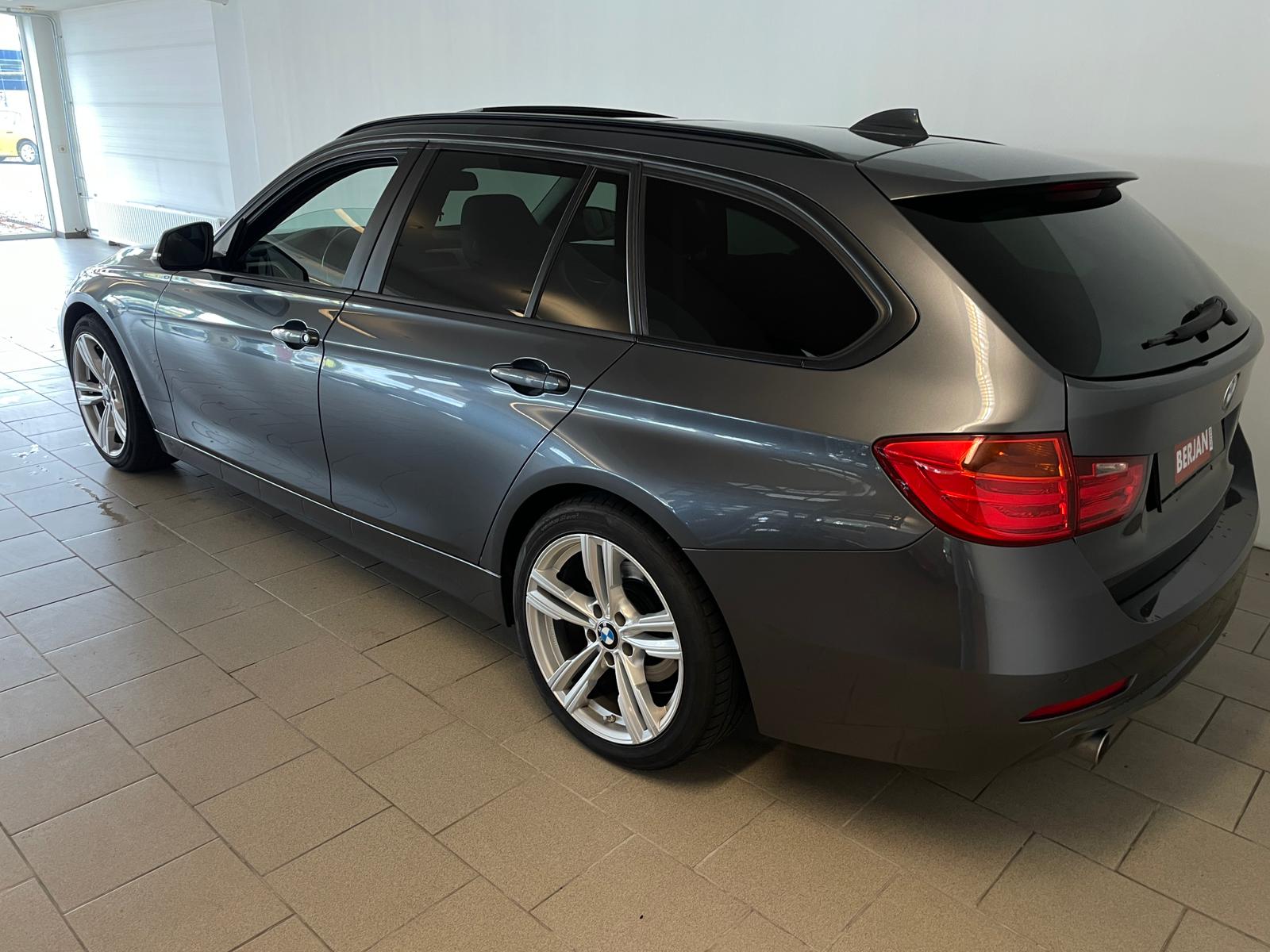 BMW 3-serie Touring 318d xDrive Executive PANORAMADAK AIRCO NAVI CRUISE BLUEOOTH ELEK RAMEN CENT VERG KEURIGE AUTO