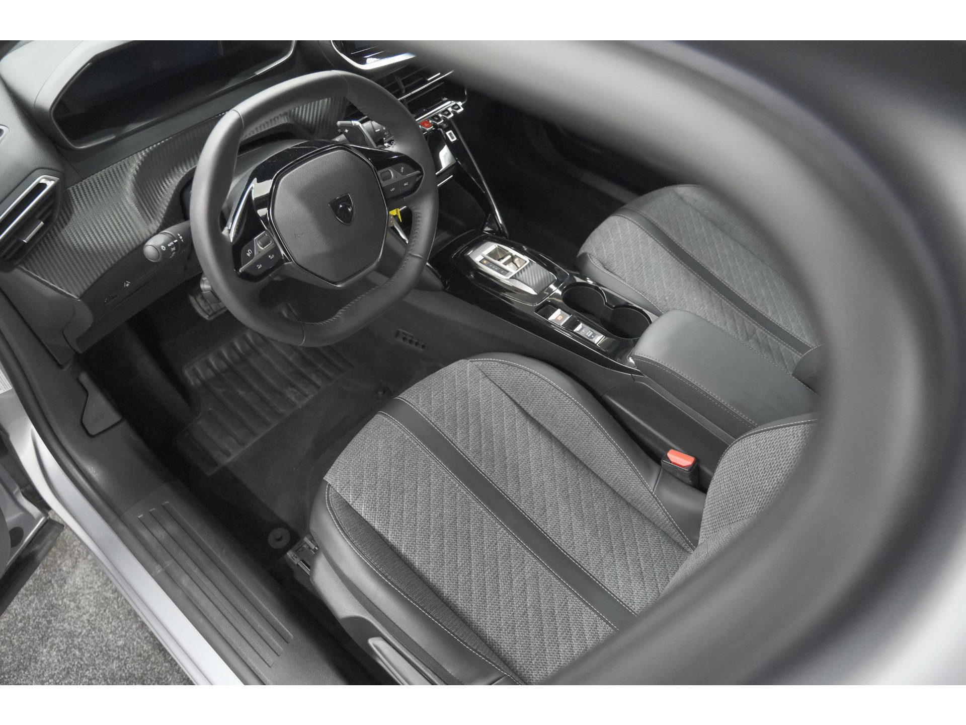 Peugeot 2008 Hybrid 136 e-DCS6 Allure | 360 Camera | Adaptieve Cruise Control | Dodehoekdetectie | Navigatie