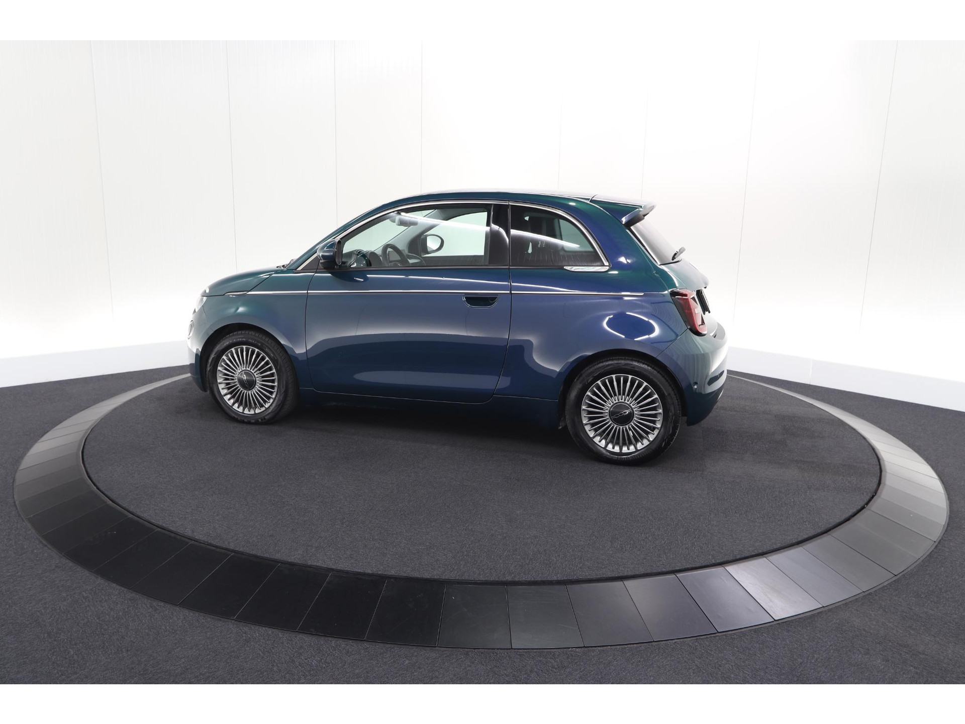 Fiat 500 Icon 42 kWh | 96,1% SOH | Convenience Pack | Camera | Dodehoekdetectie | Stoelverwarming