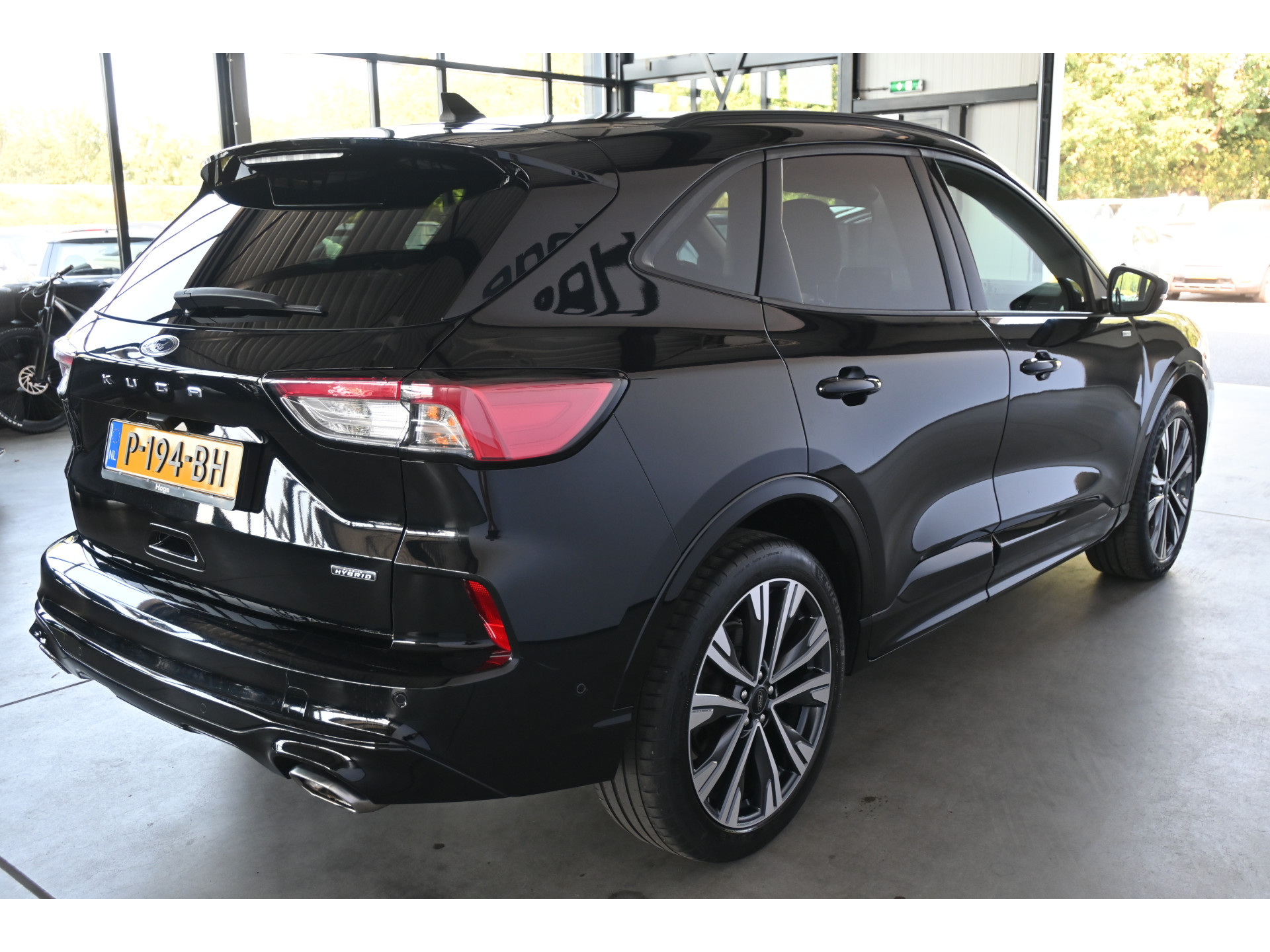 Ford Kuga 2.5 PHEV Vignale Automaat Navigatie Stoelverwarming Head Up! LED Camera Rijklaarprijs! Inruil Mogelijk!