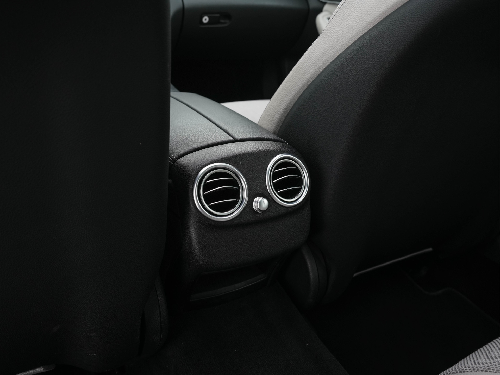 Mercedes-Benz C-klasse Estate 300 CDI HYBRID Avantgarde Lease Edition Aut. *PANO | LEATHER-MICROFIBRE | FULL-LED | NAVI-FULLMAP | SPORT-SEATS | ECC | SHIFT-PADDLES | PDC | CRUISE | TOWBAR | 17''ALU*