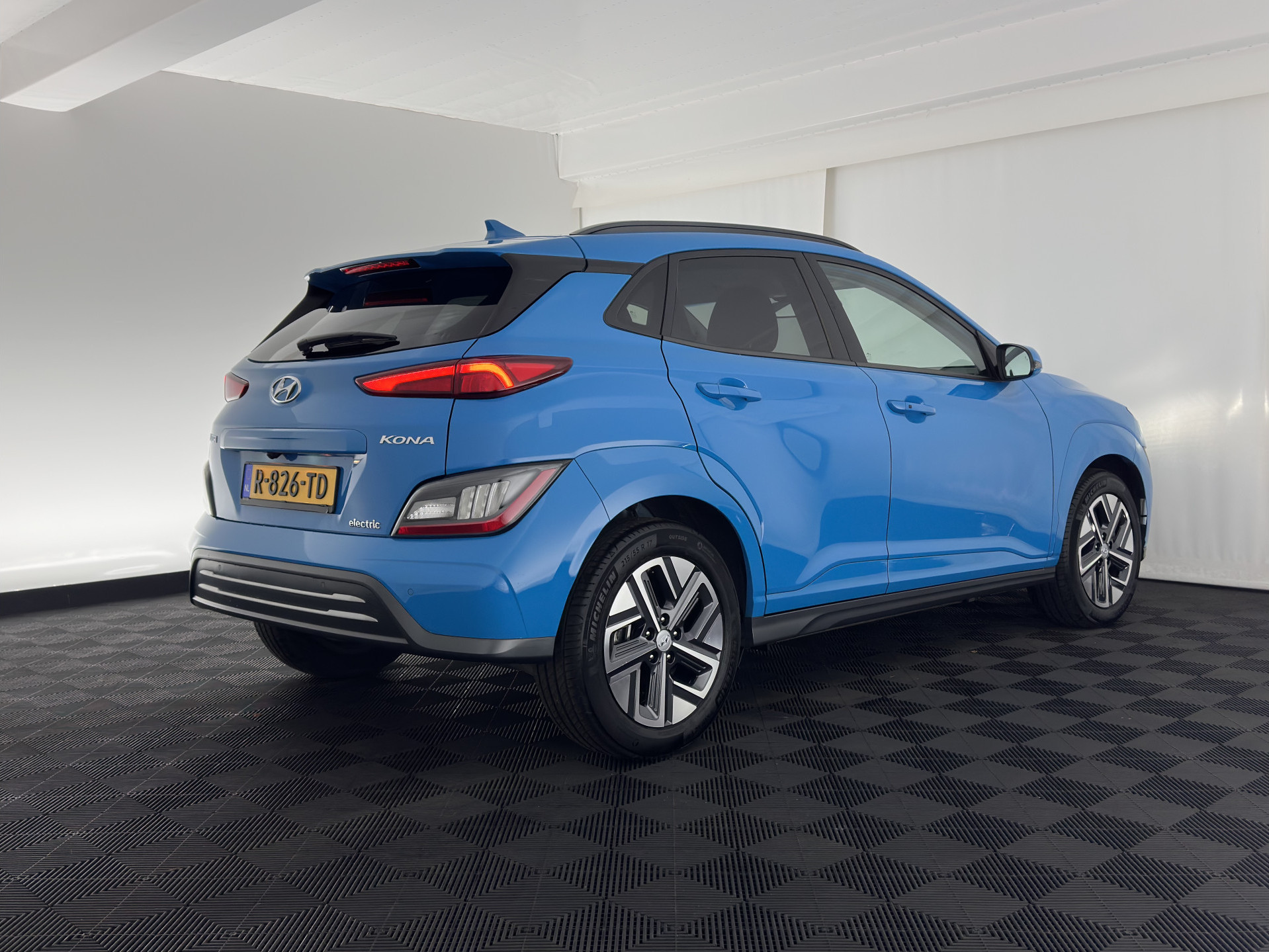 Hyundai Kona EV Fashion 39 kWh [ 3-Fase ] {SOH-100%} (INCL-BTW) Aut.*HEATPUMP | HEAD-UP | NAVI-FULLMAP | DIGI-COCKPIT | FULL-LED | KRELL-AUDIO | LANE-ASSIST | KEYLESS | CAMERA | SHIFT-PADDLES | DAB | ADAPTIVE-CRUISE | COMFORT-SEATS | 17"ALU*