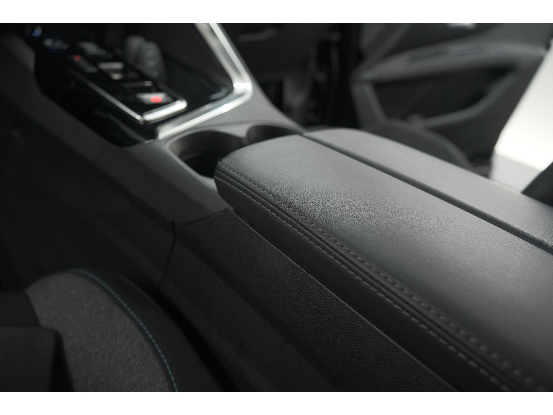 Peugeot 5008 PureTech 130 EAT8 Active Pack Business | 7 Zitplaatsen | Camera | Navigatie | Apple Carplay | Parkeersensoren