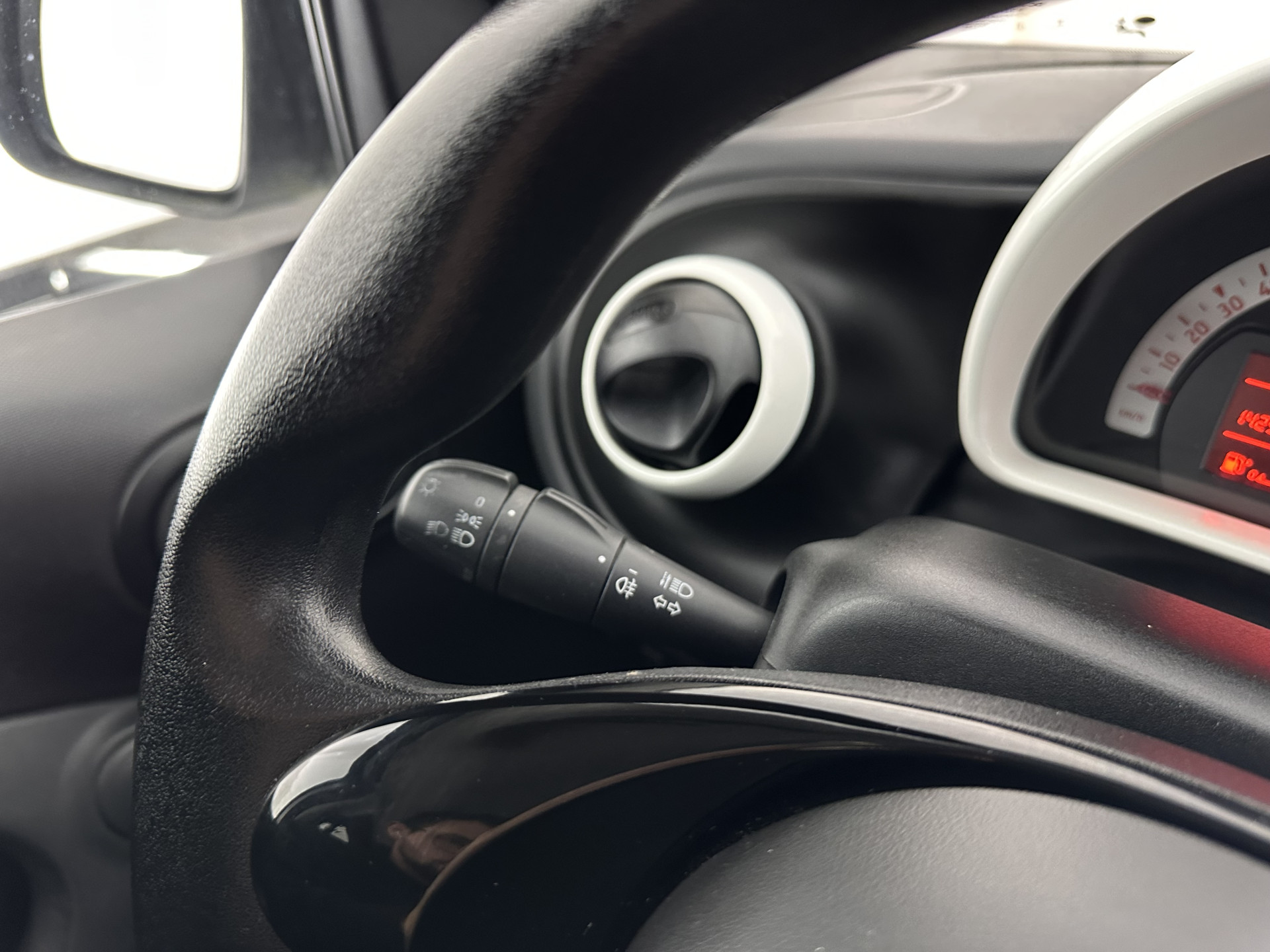 Smart forfour 1.0 Essential Edition *AIRCO | CRUISE | COMFORTSEATS | RADIO-MP3*