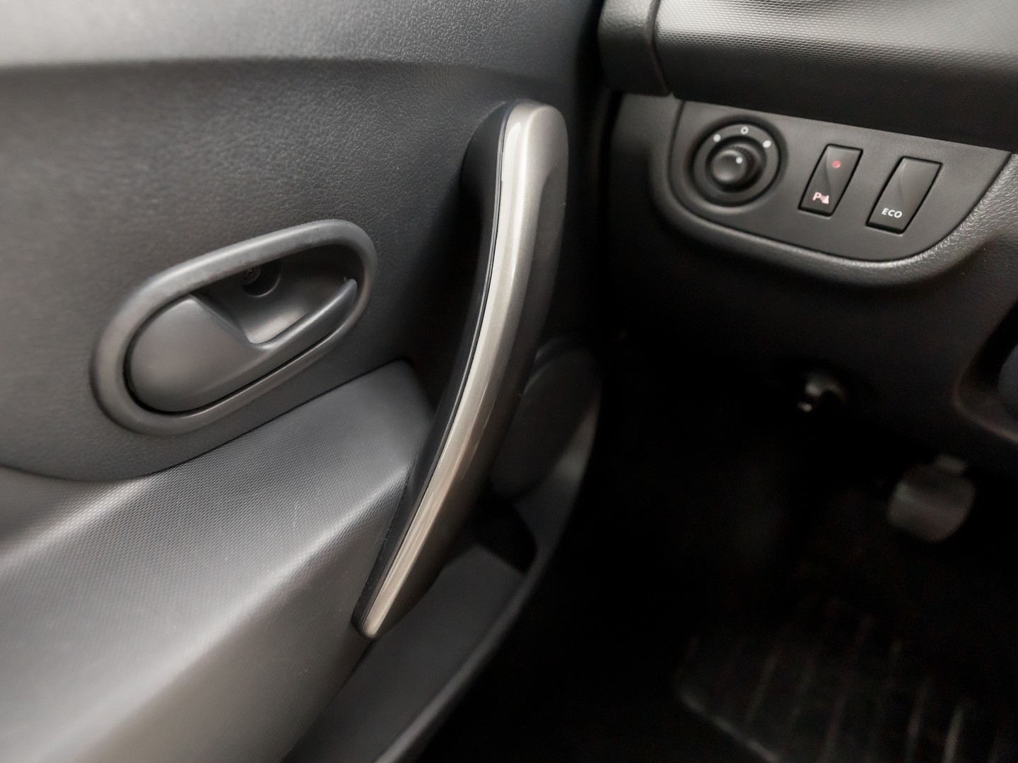 Dacia Sandero 0.9 TCe Stepway Lauréate (NAVIGATIE, AIRCO, LM VELGEN, SPORTSTOELEN, PARKEERSENSOREN, NIEUWSTAAT)