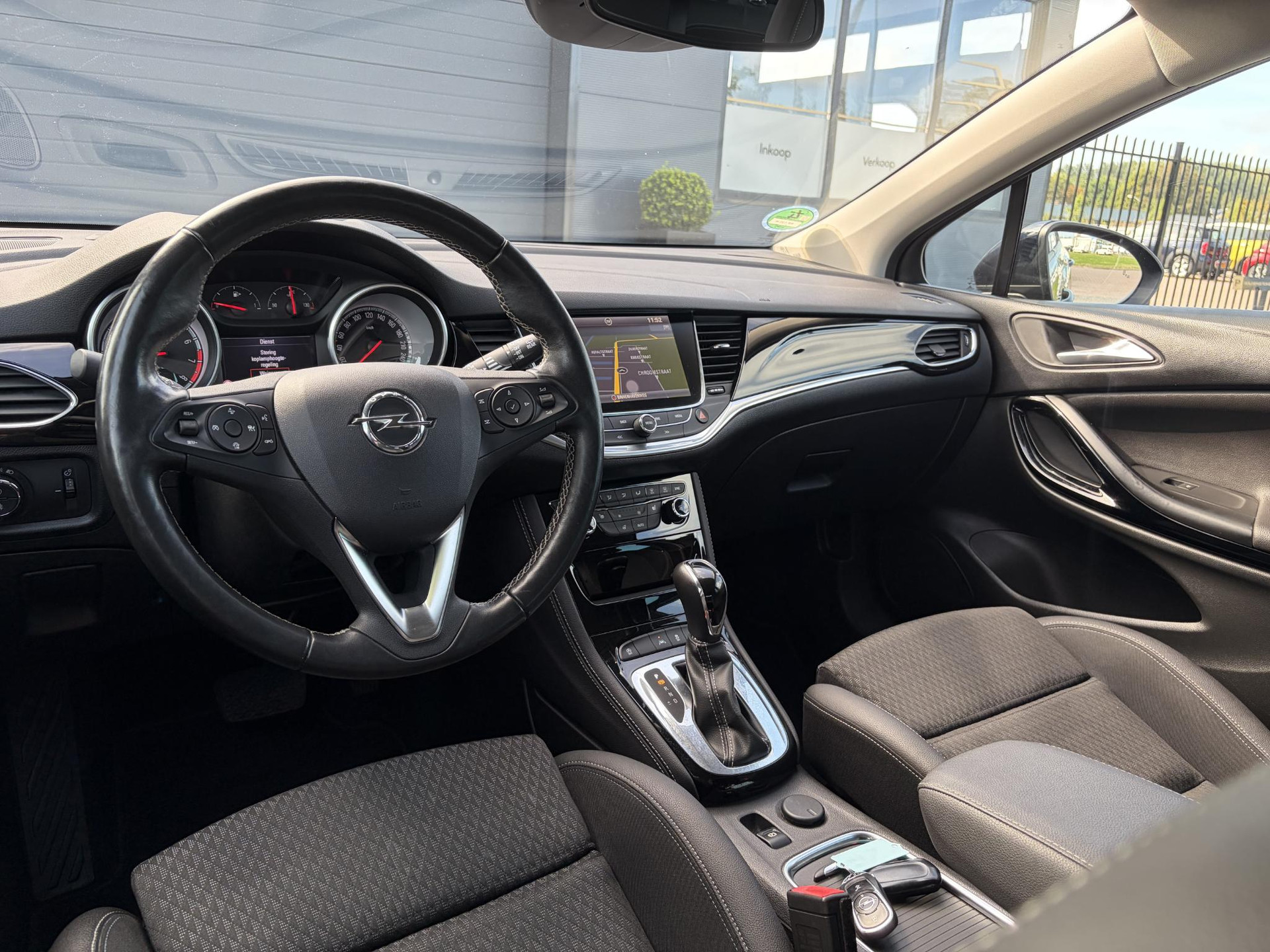 Opel Astra Sports Tourer 1.4 Business Executive ✓2 Eigenaar✓Camera✓Navi✓Trekhaakt✓Carplay✓Stoelverw✓Stuurverw✓Automaat✓Dealer Onderhouden✓Keyless✓Clima✓Cruise✓Pdc V+A✓Halfleder✓Comfortstoelen✓150pk✓Rijstrooksensor✓Dodehoeksensor✓Elekt Stoelen✓Lm velgen✓N.