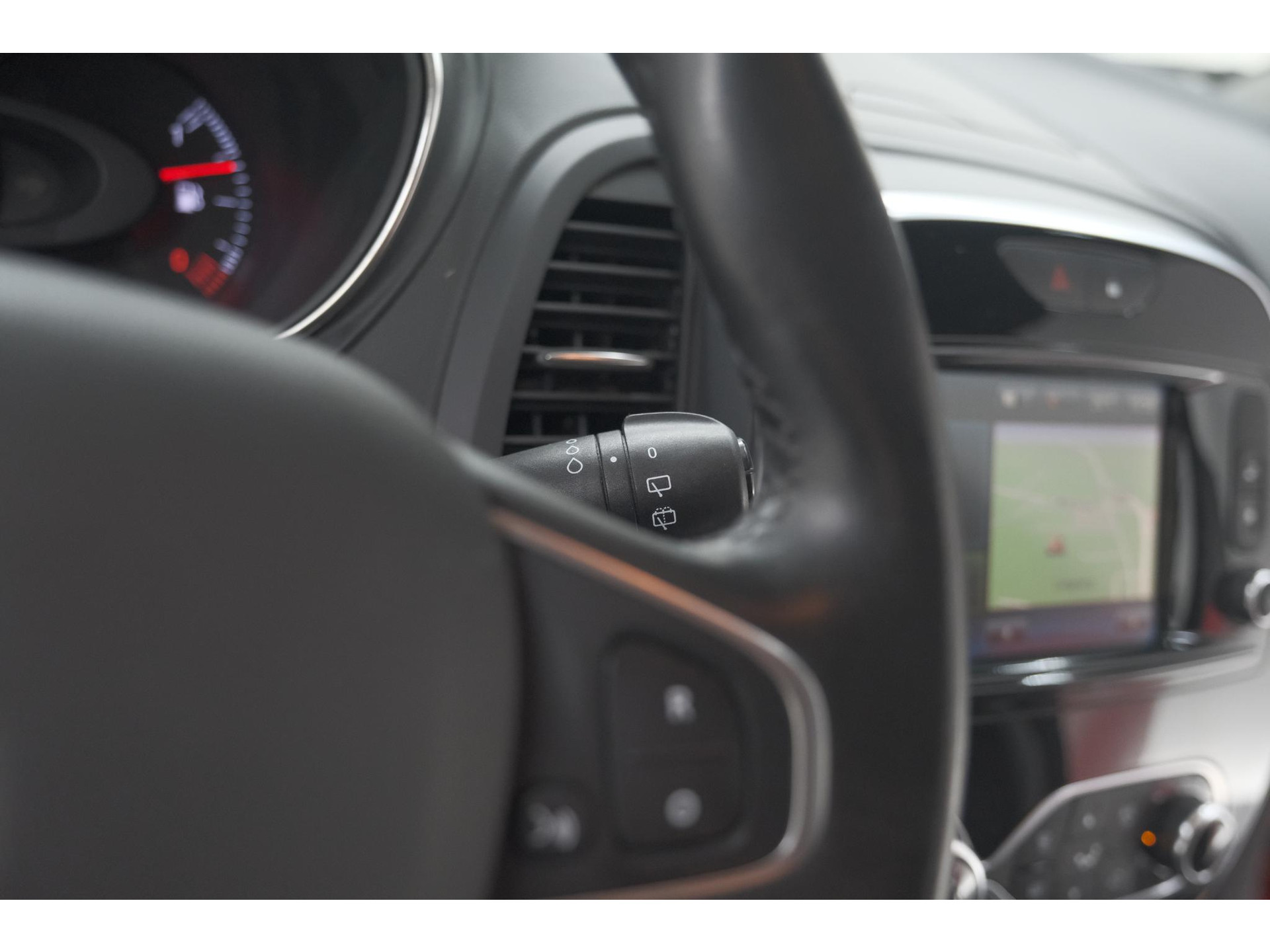 Renault Captur TCe 120 EDC Intens | Trekhaak | Camera | Navigatie | Parkeersensoren
